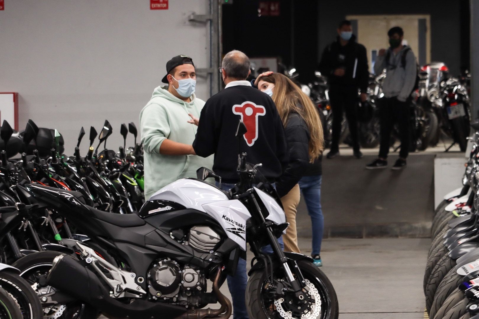 Mundimoto.