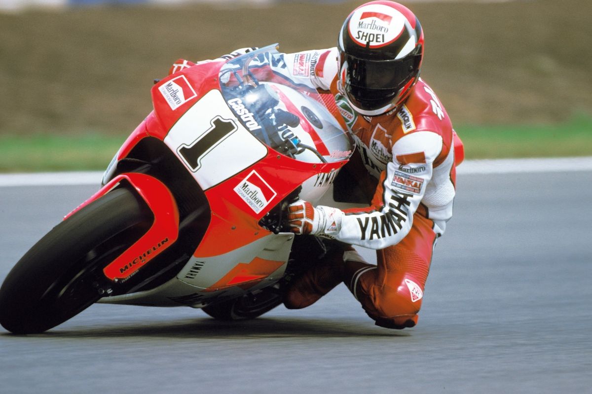 Wayne Rainey durante una carrera en el año 1992. Fuente: GoldandGoose
