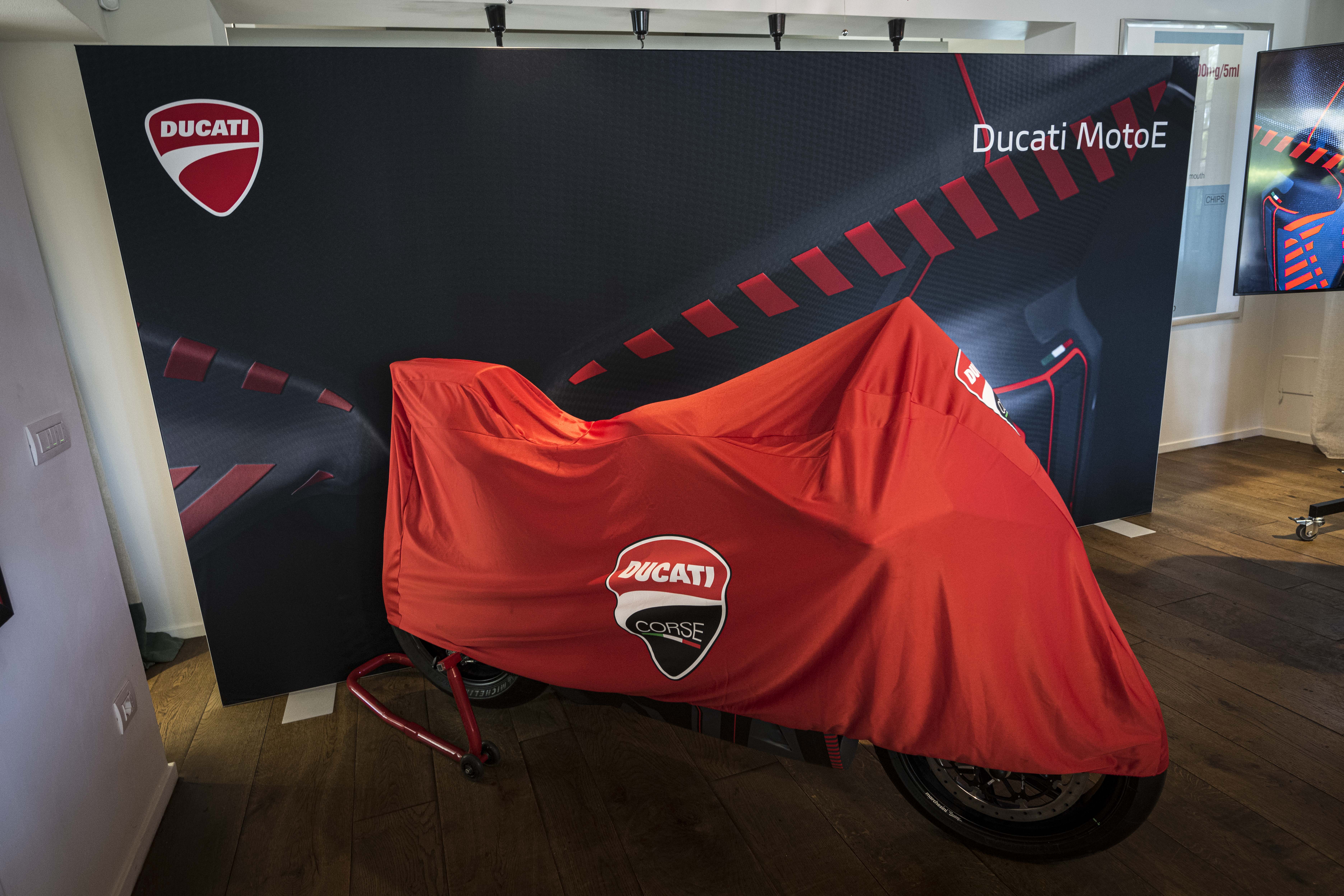 Ducati V21L Presentacion Italia (1)