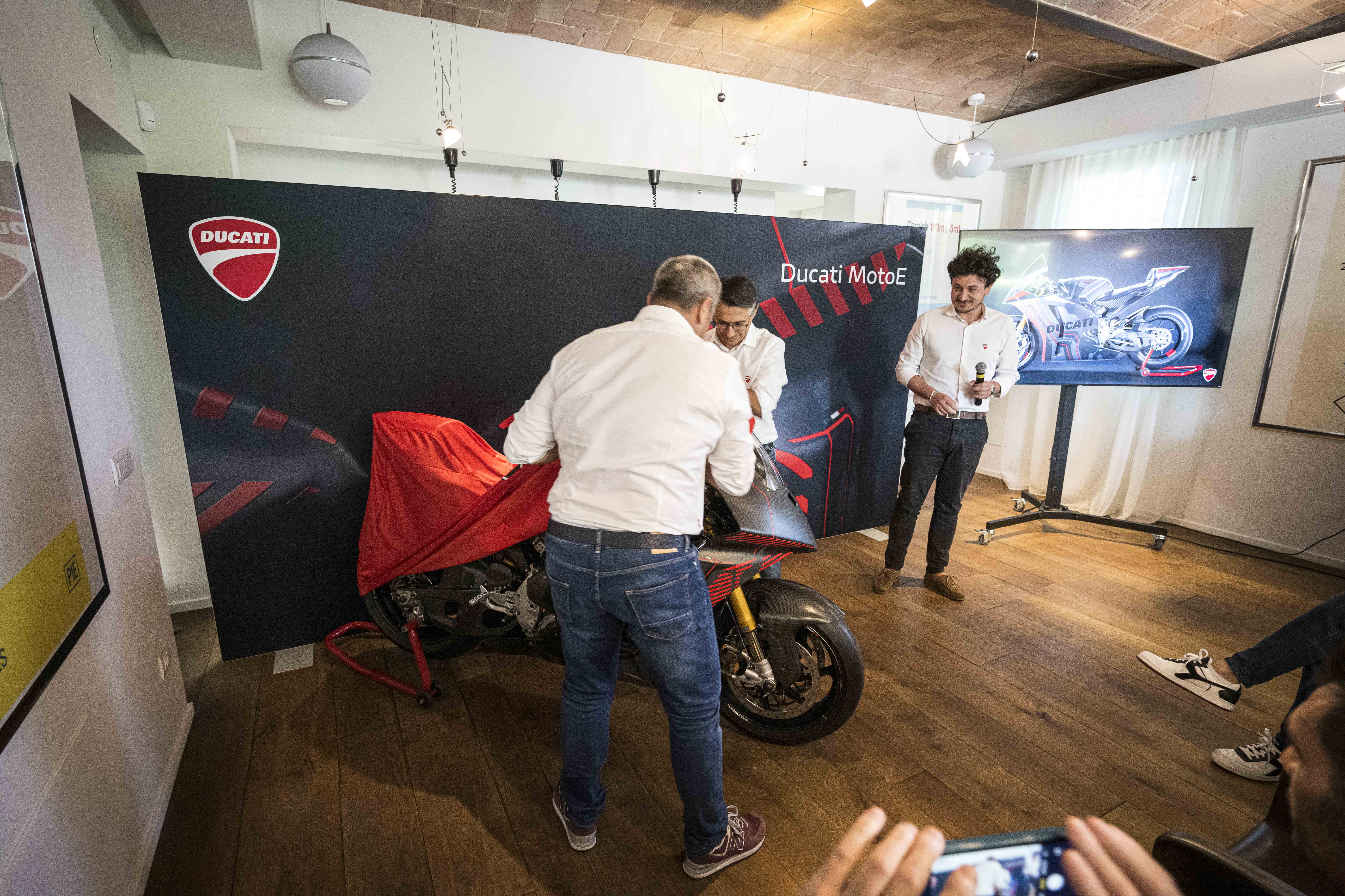 Ducati V21L Presentacion Italia (4)