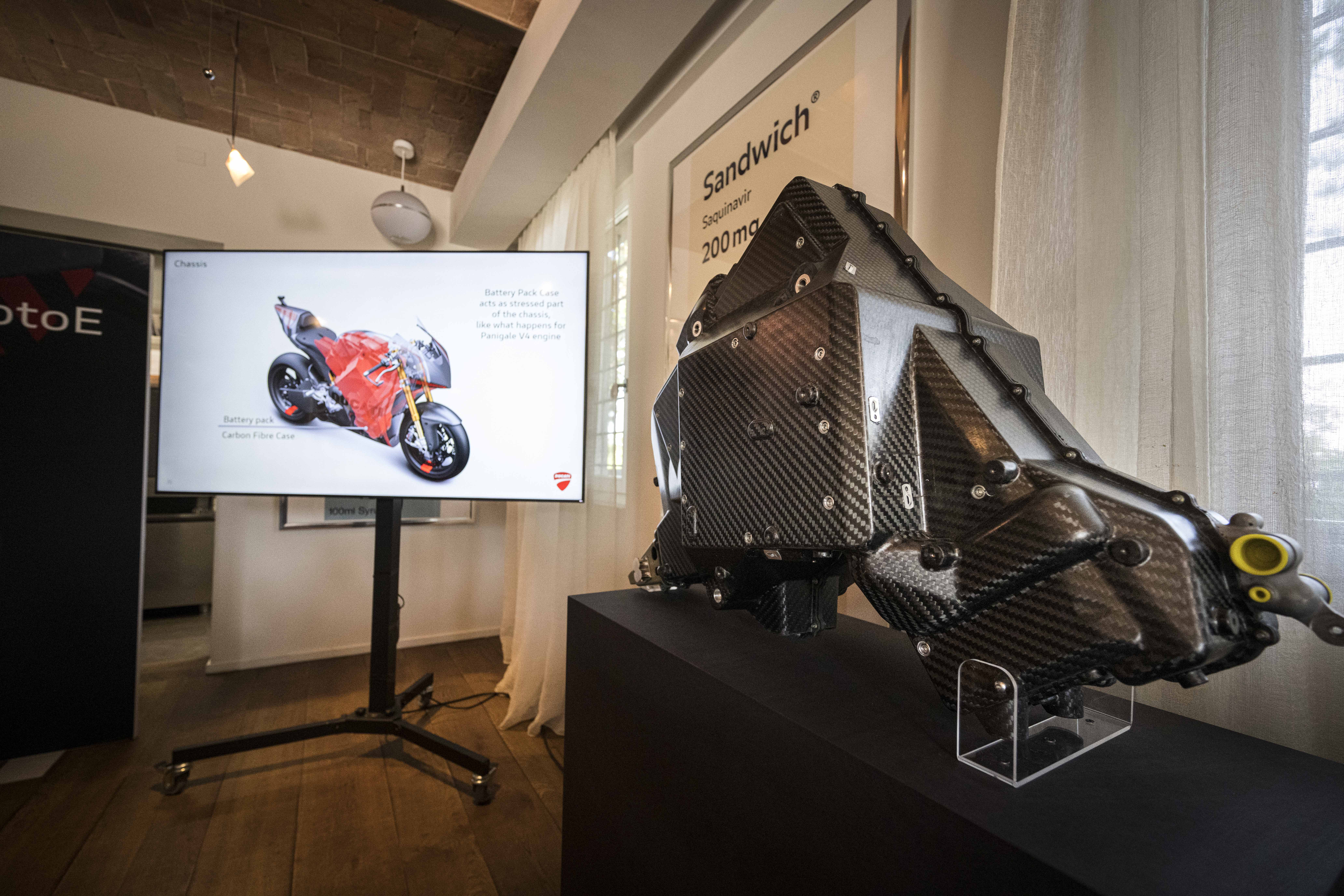 Ducati V21L Presentacion Italia (8)