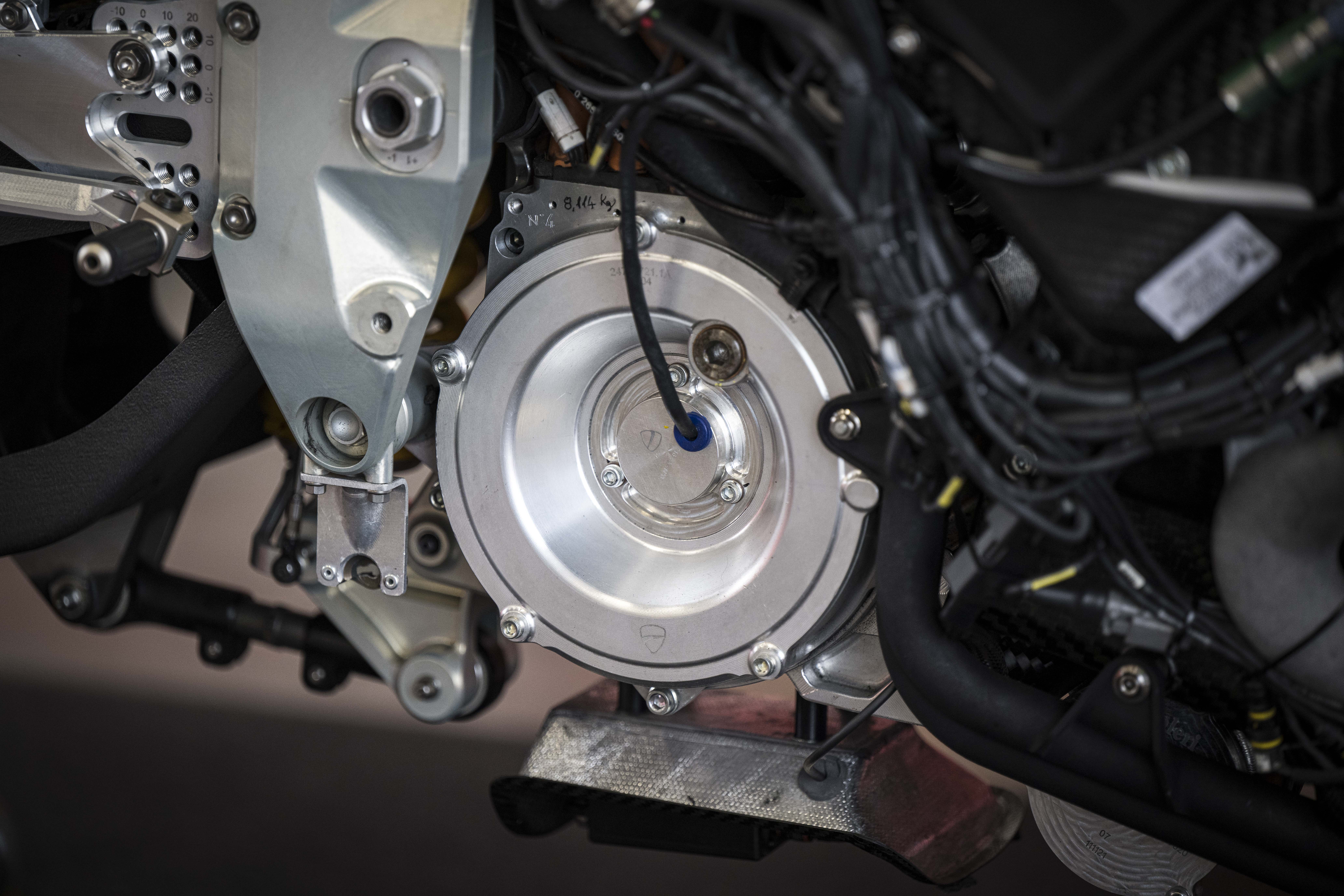 Ducati V21L Detalles (2)
