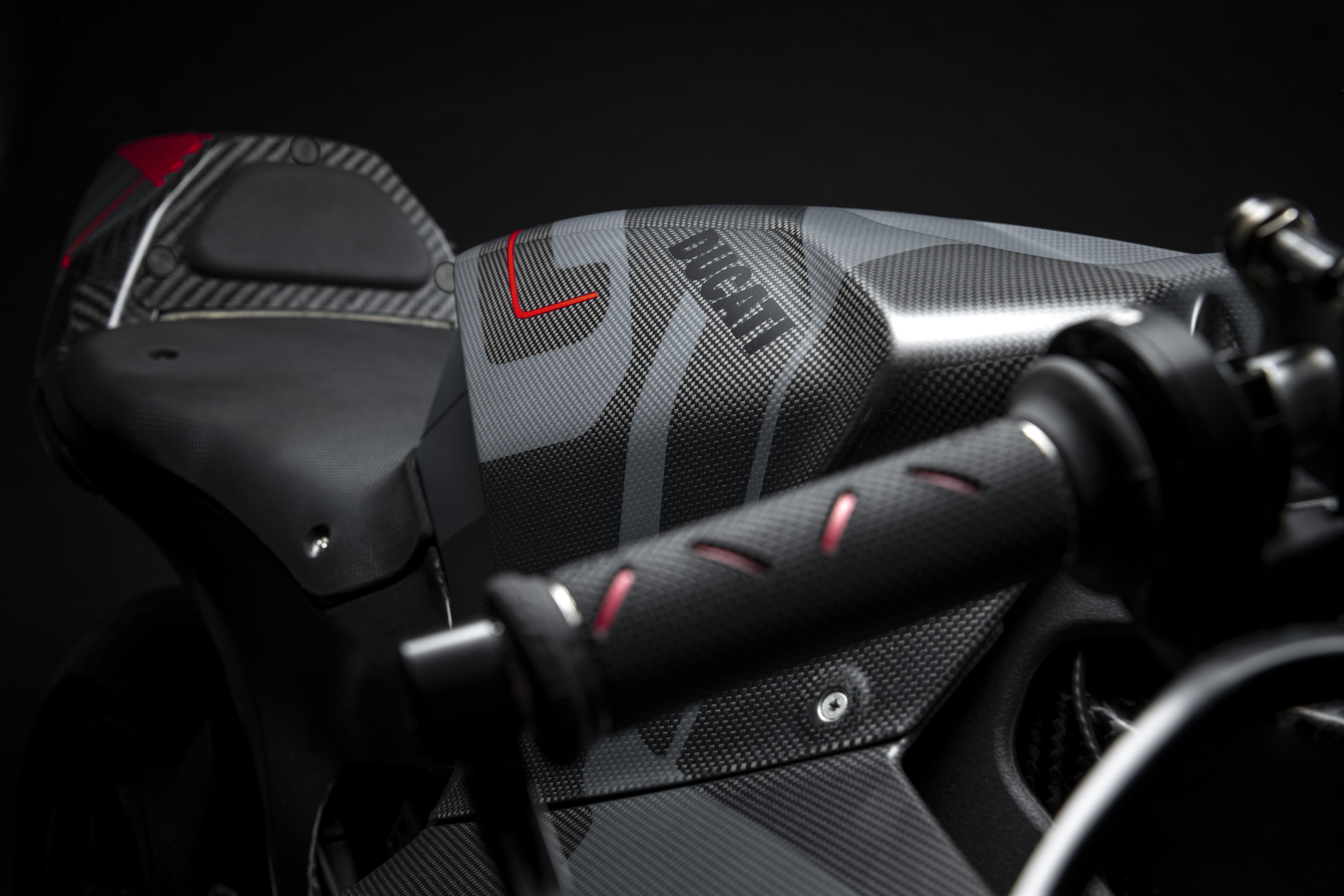 Ducati V21L Detalles (3)