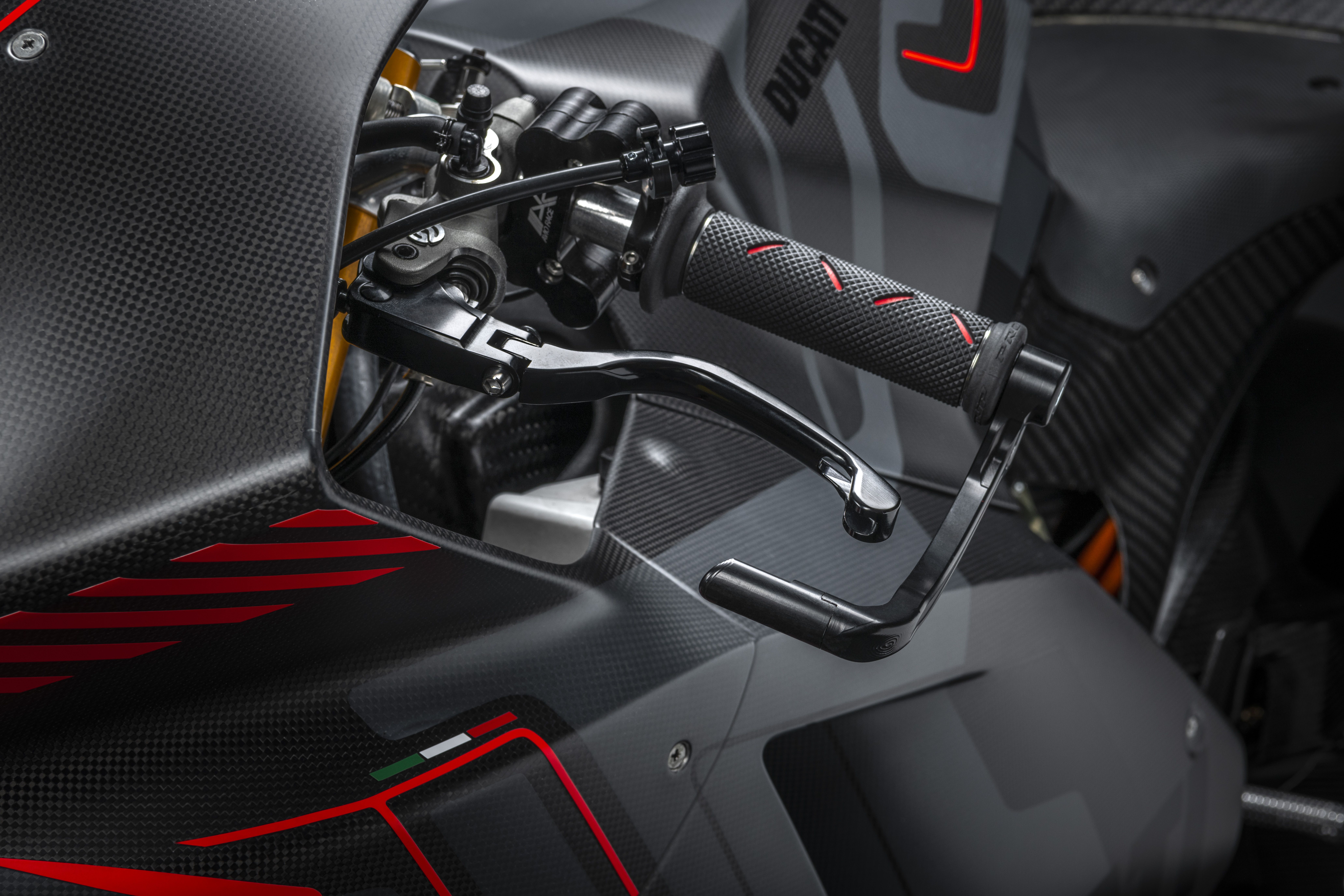 Ducati V21L Detalles (9)