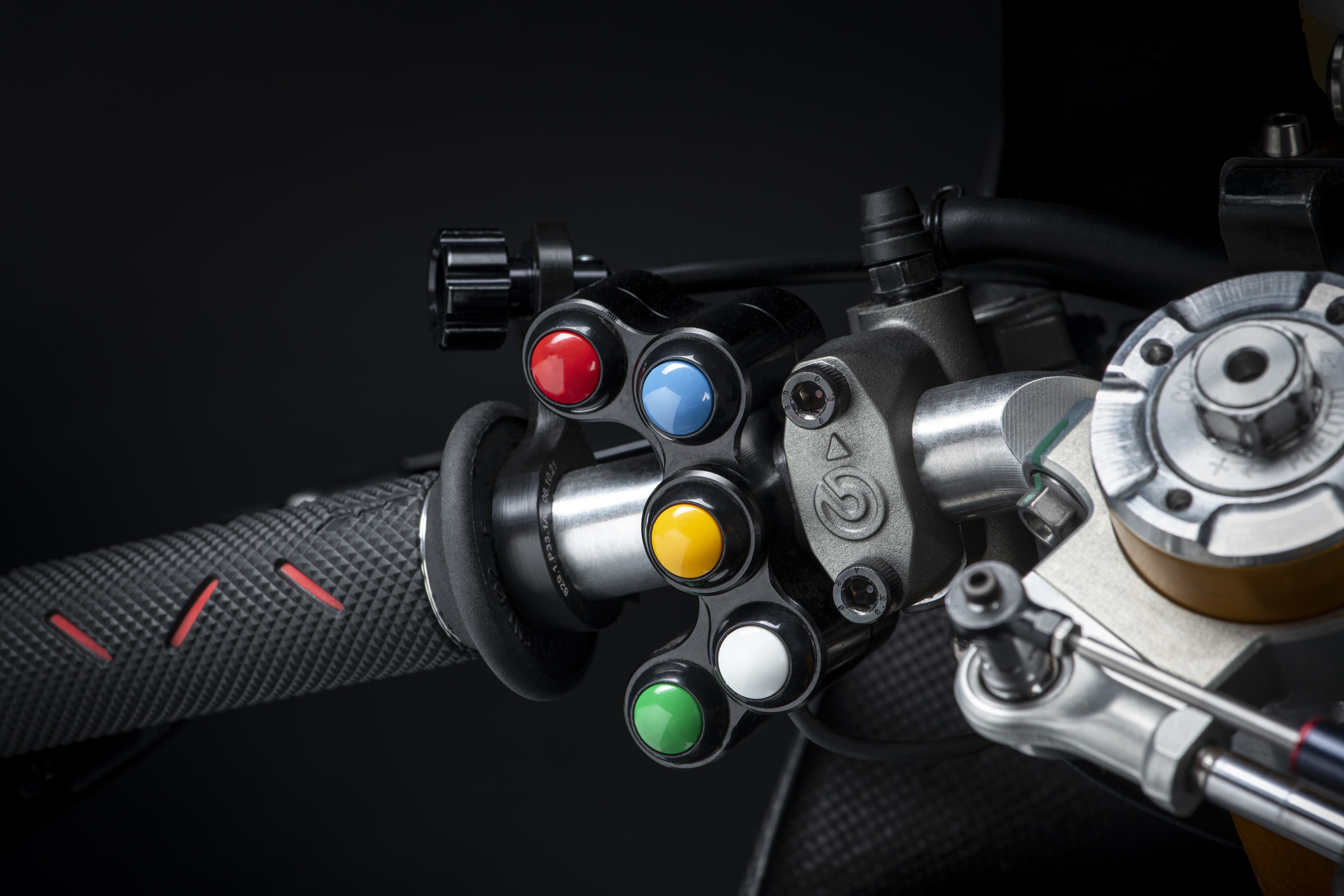 Ducati V21L Detalles (19)