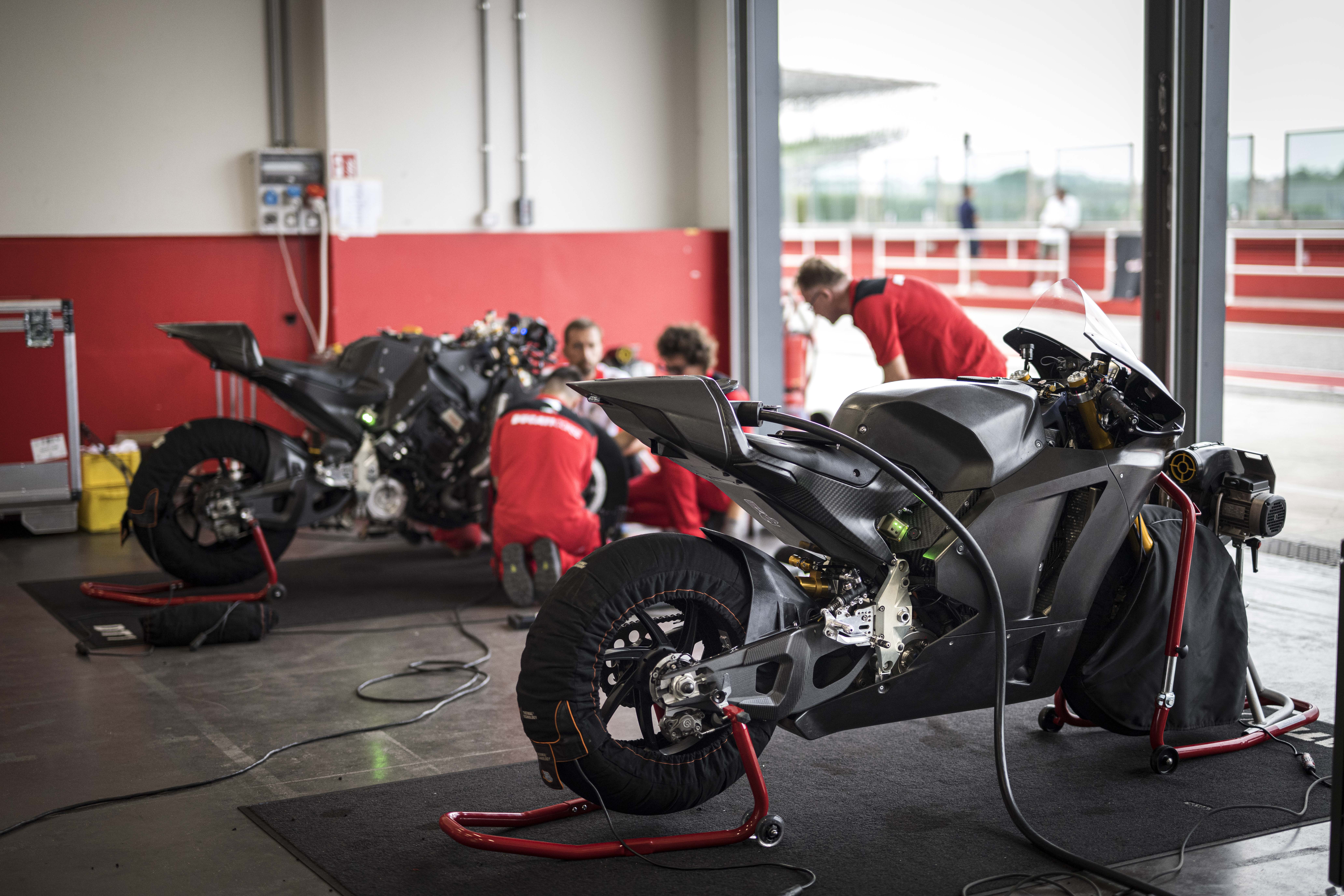 Ducati V21L test Misano (5)