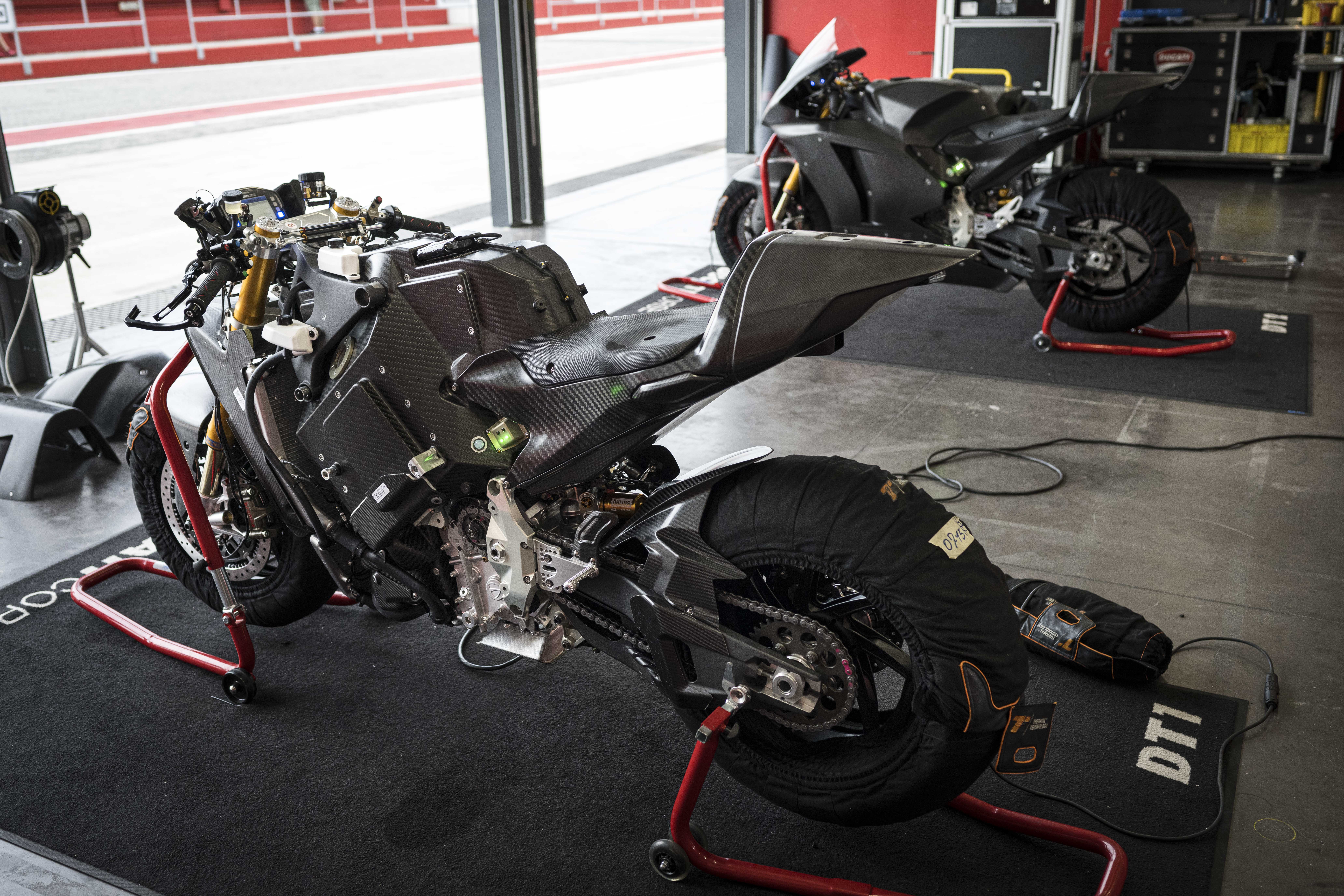 Ducati V21L test Misano (6)