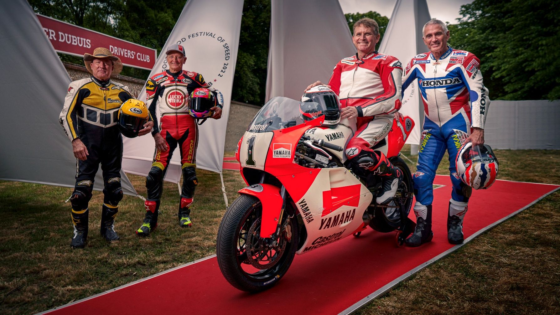 Wayne Rainey acompañado por Mick Doohan, Kenny Roberts y Kevin Schwantz