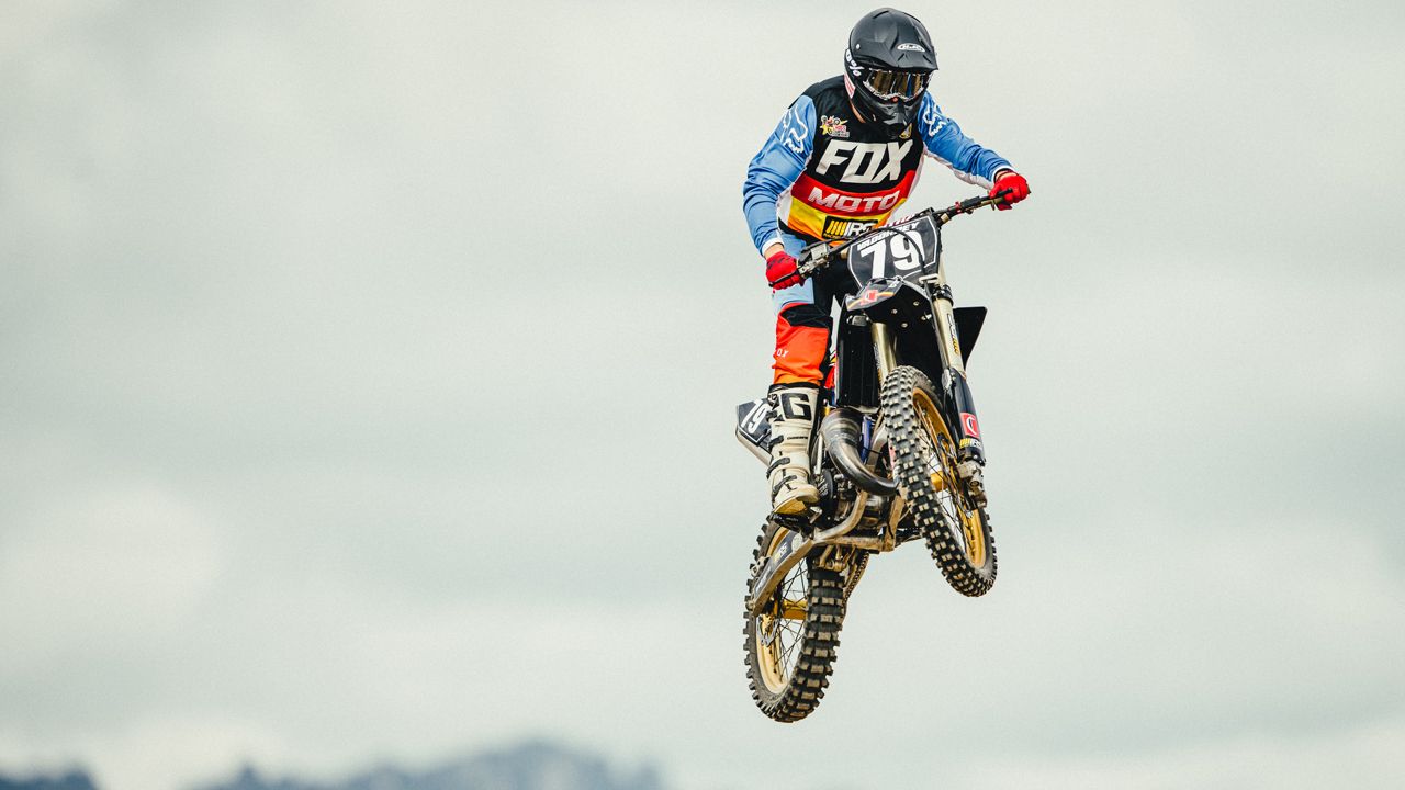 Yamaha YZ 125 Chester réplica Bob Moore.