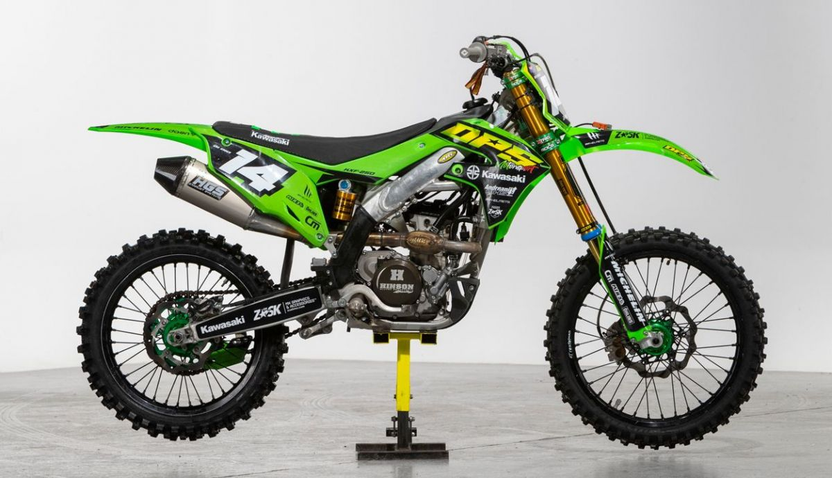 Kawasaki KX 250 DPS circuito cielo (18) Kawasaki KX 250 DPS circuito cielo (18)