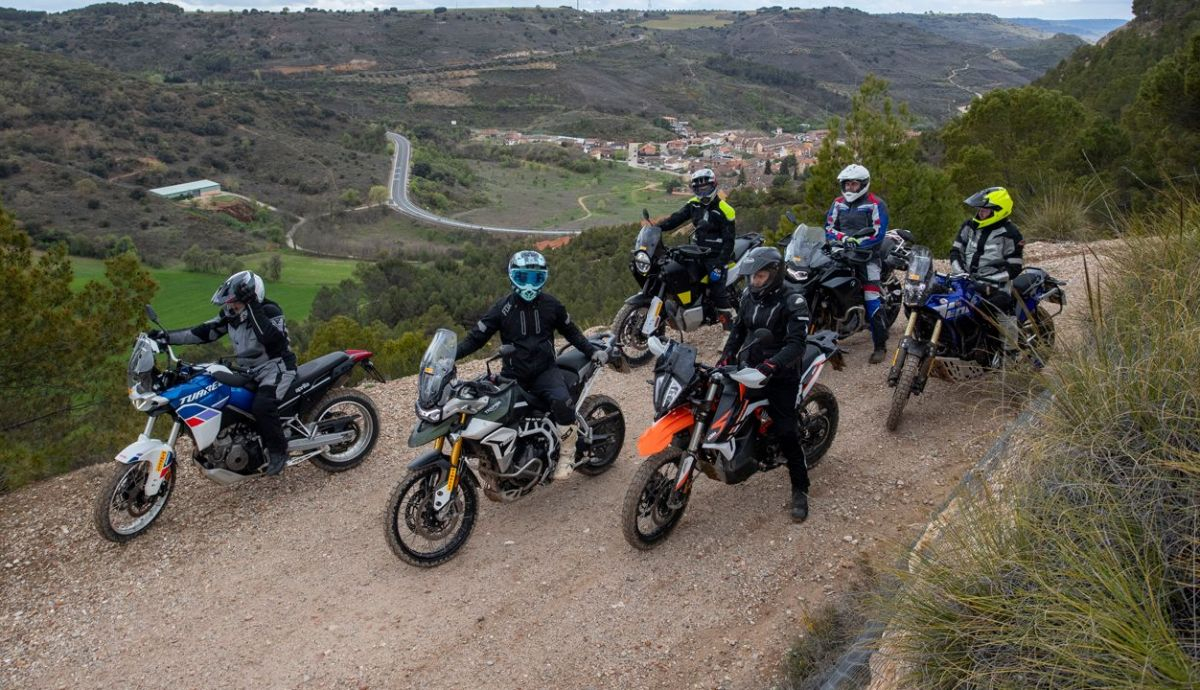comparativa-trail-medias-aprilia-bmw-husqvarna-ktm-triumph-yamaha-3_7_1200x690.jpeg
