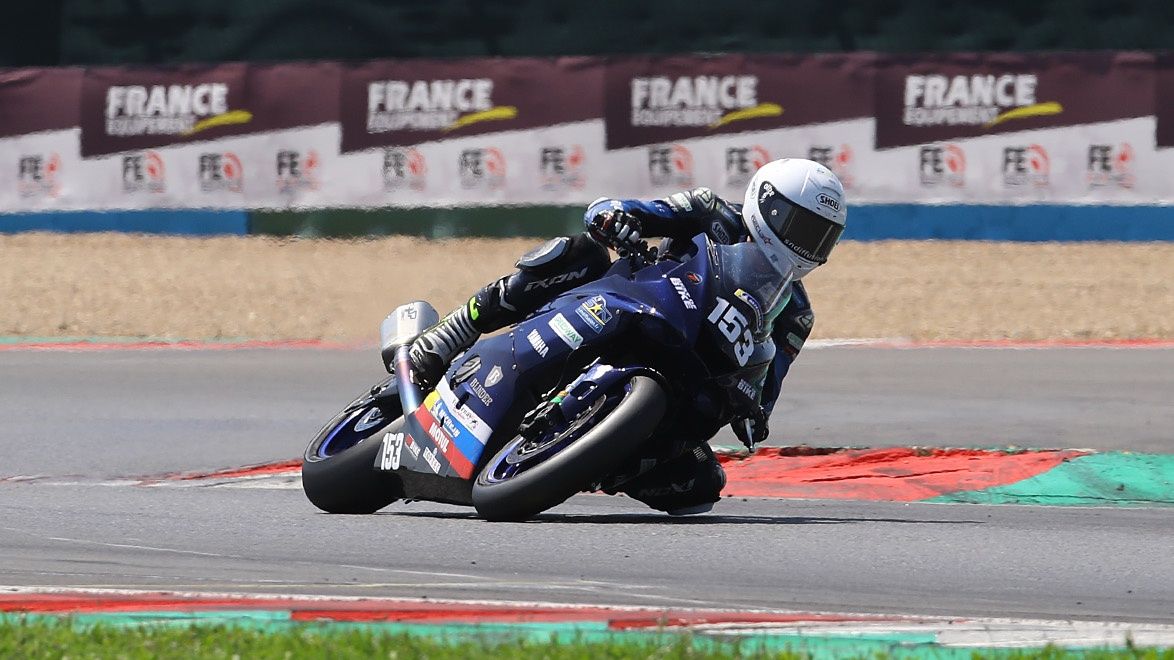Valentin Debise no tuvo rival en Magny Cours y ya roza un doblete histórico de títulos