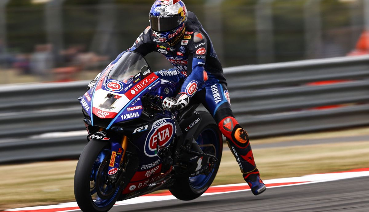 Toprak Razgatlioglu comandó la FP1 en Donington