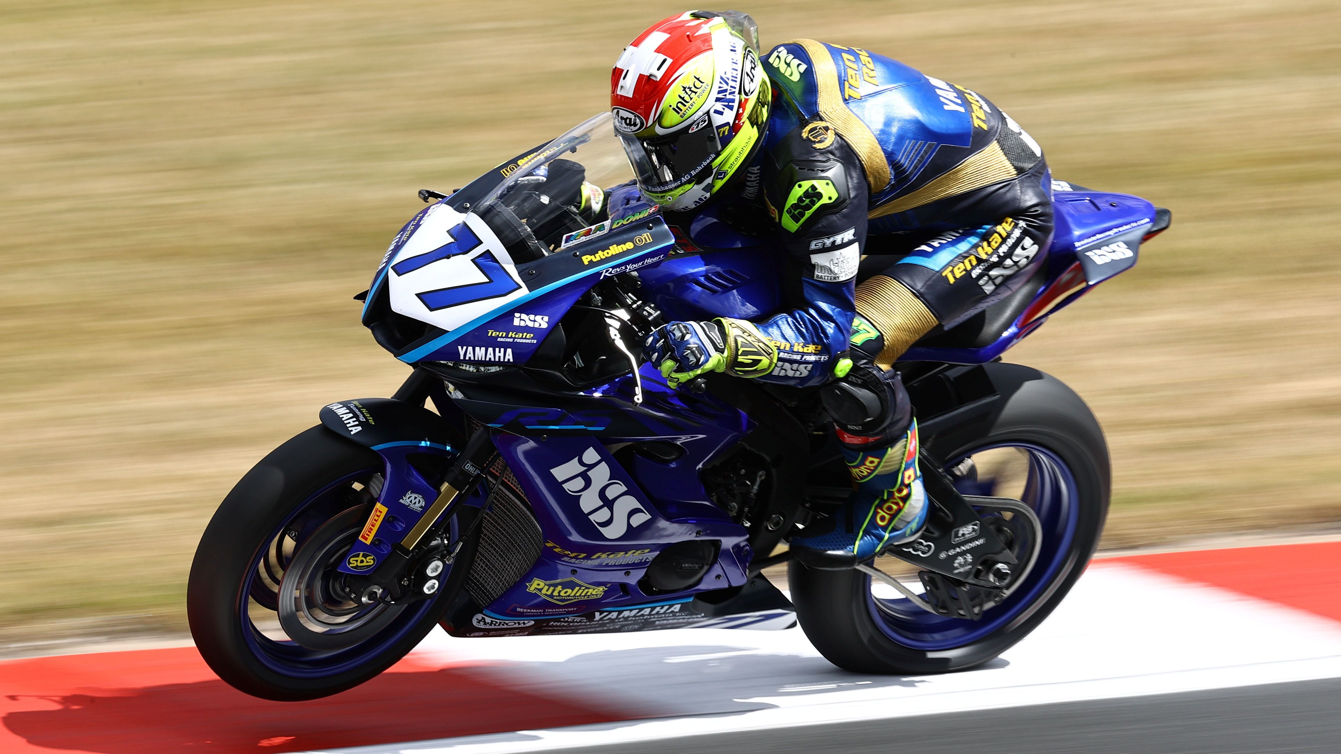 Dominique Aegerter ha logrado en Donington su octava victoria consecutiva