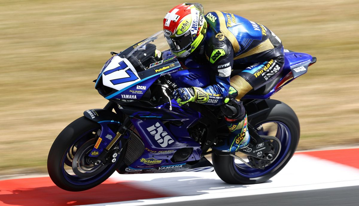 Dominique Aegerter ha logrado en Donington su octava victoria consecutiva