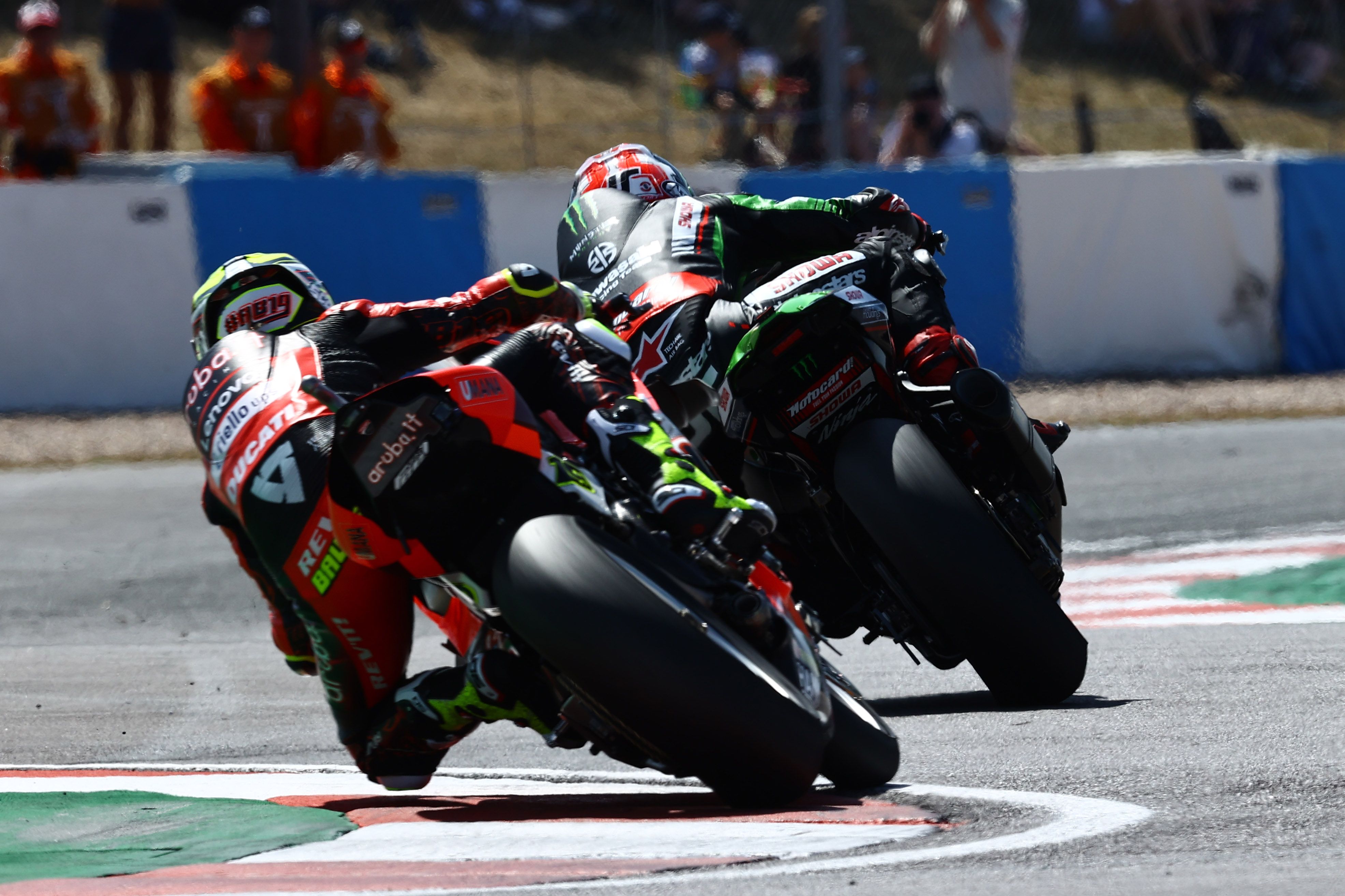 Álvaro Bautista acecha a Jonathan Rea, WSBK Donington 2022