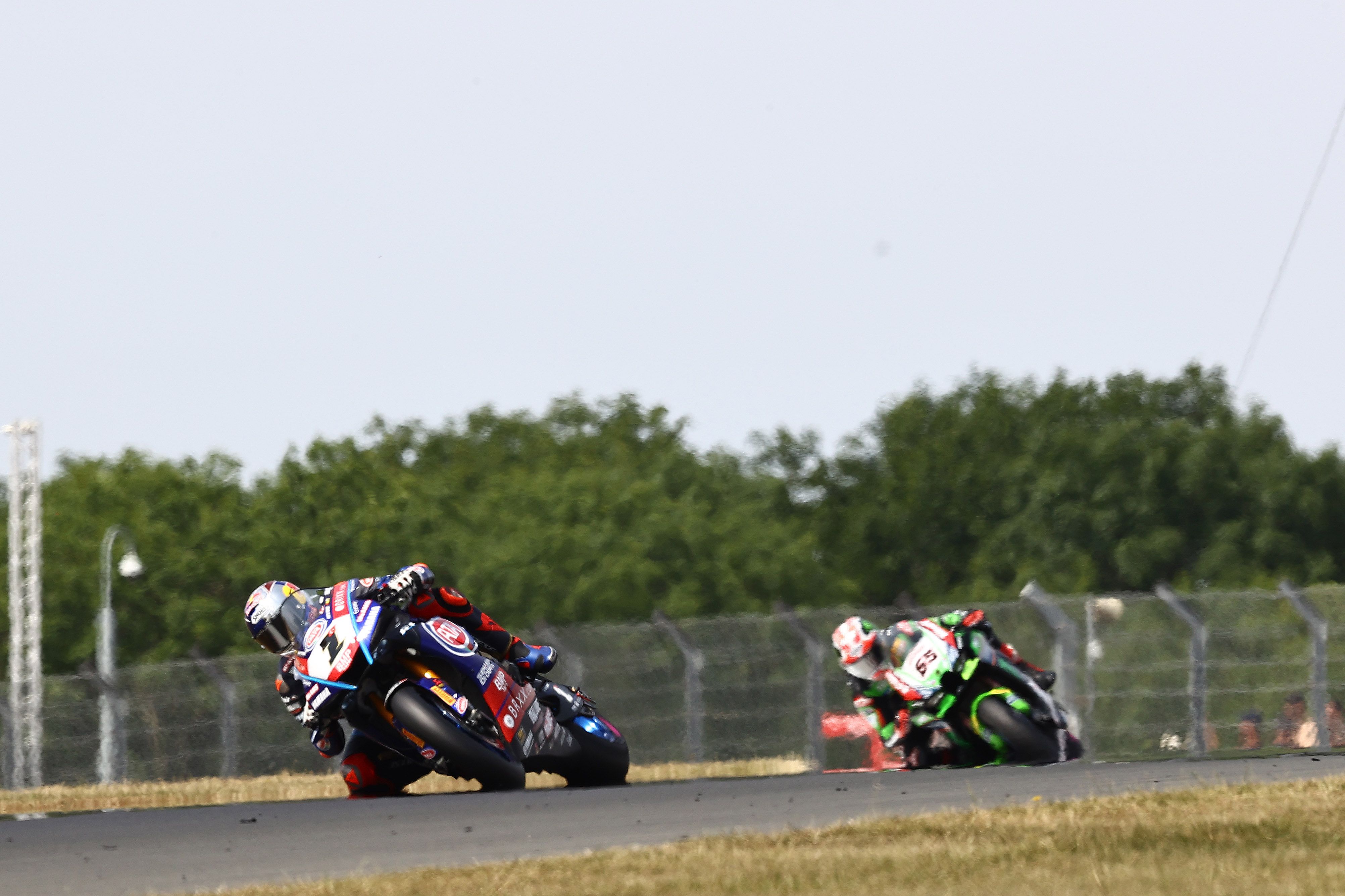 Toprak Razgatlioglu abre hueco con Jonathan Rea, WSBK Donington 2022