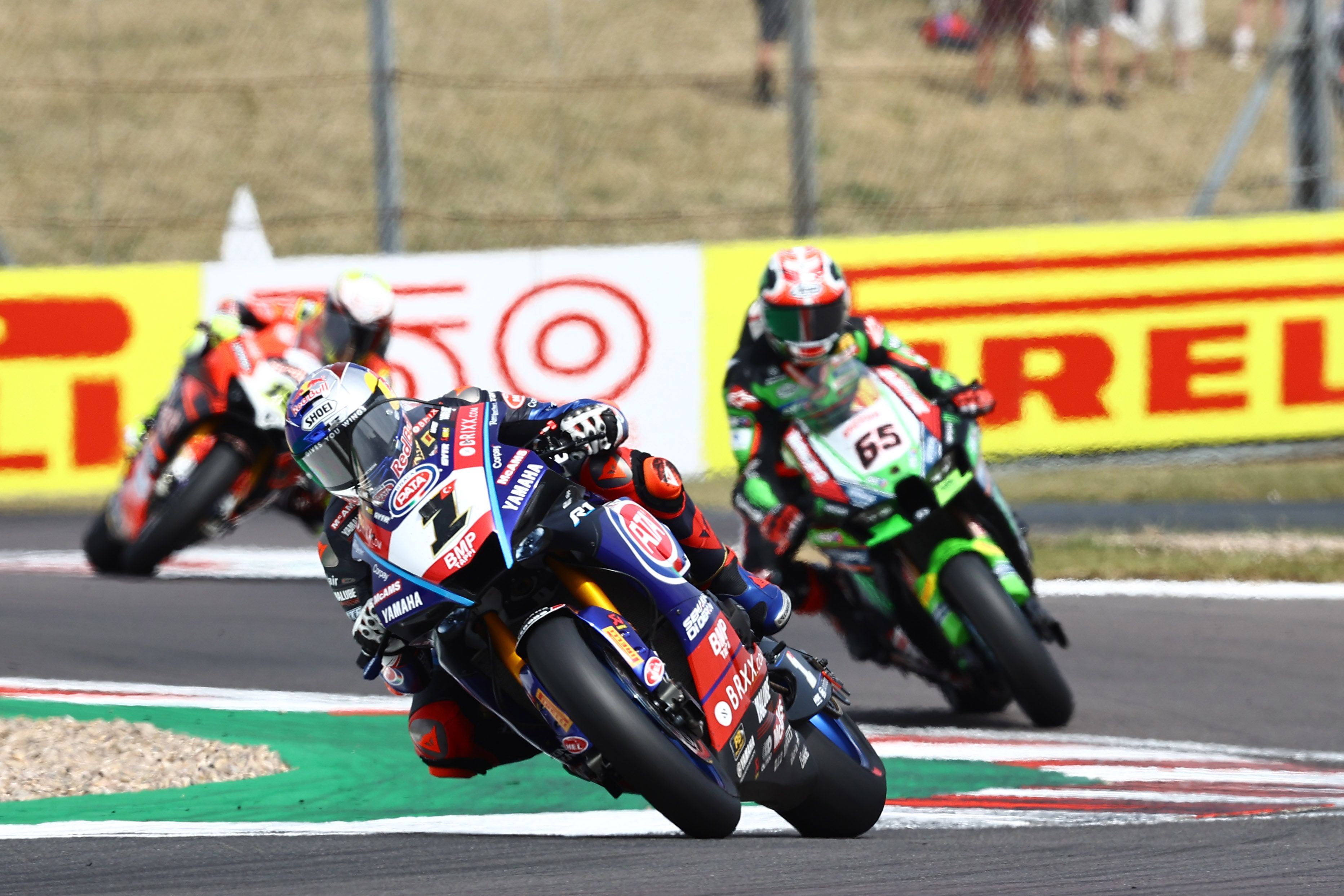 Toprak Razgatlioglu se escapa de Jonathan Rea y Álvaro Bautista, WSBK Donington 2022
