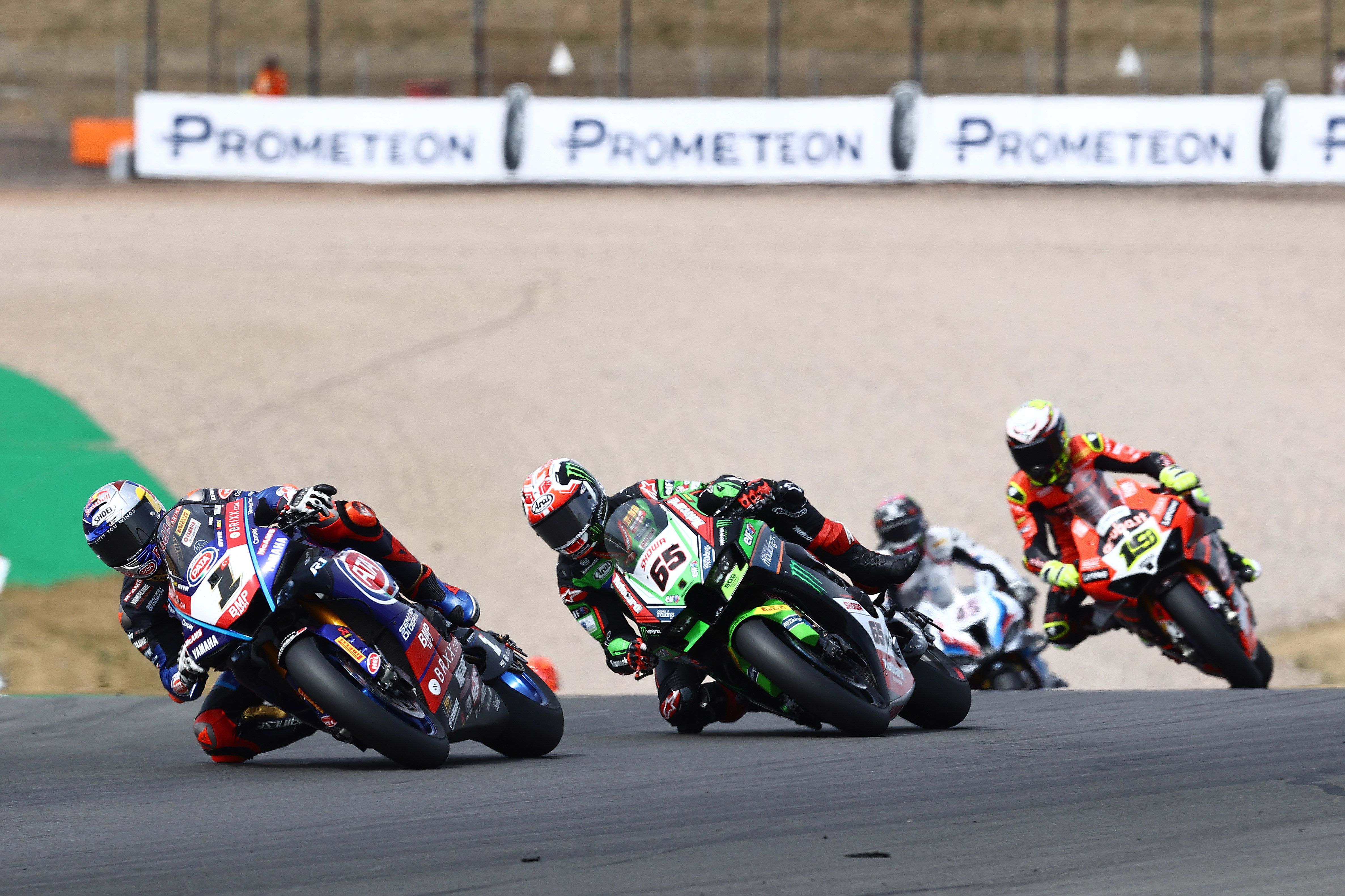 Toprak Razgatlioglu seguido por Jonathan Rea, Álvaro Bautista y Scott Redding, WSBK Donington 2022