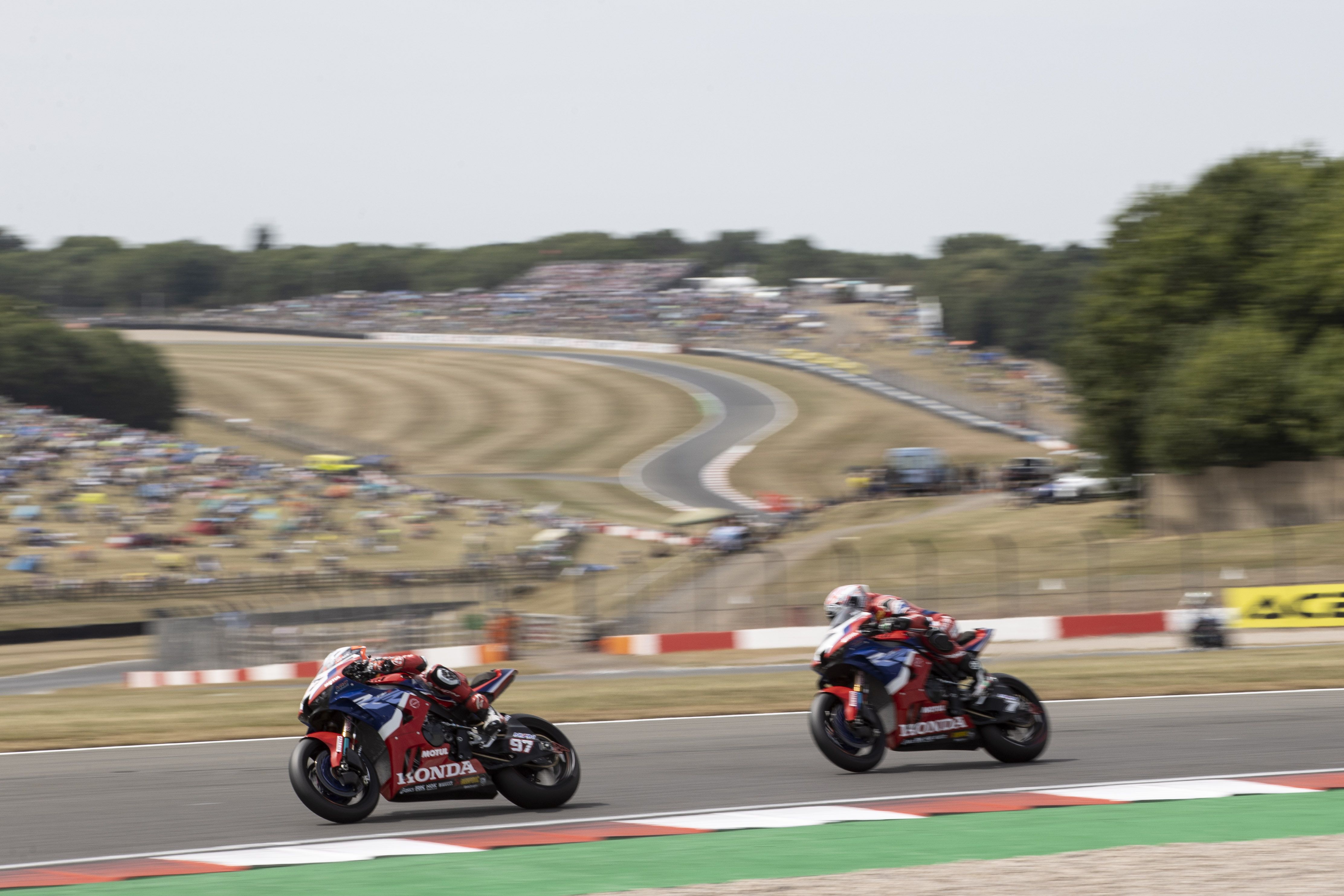 Xavi Vierge seguido por Iker Lecuona, WSBK Donington 2022
