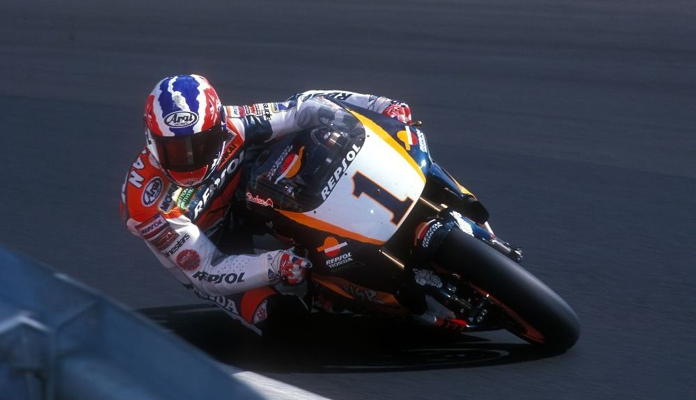 Mick Doohan pilotando en el Gran Premio de Alemania. Fuente: GoldandGoose Mick Doohan pilotando en el Gran Premio de Alemania. Fuente: GoldandGoose