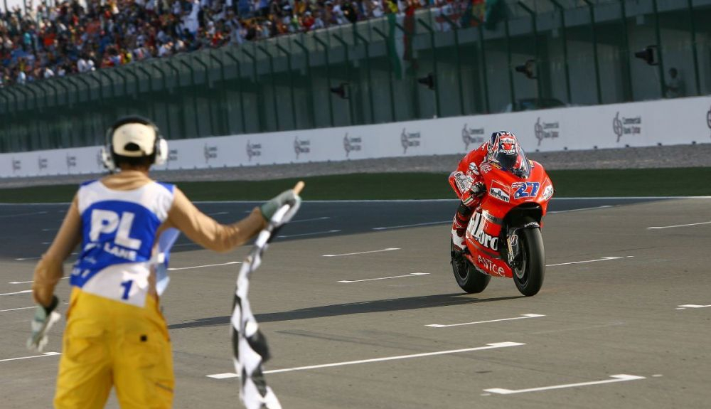 Casey Stoner gana en Qatar 2007. Fuente: Gold & Goose Casey Stoner gana en Qatar 2007. Fuente: Gold & Goose