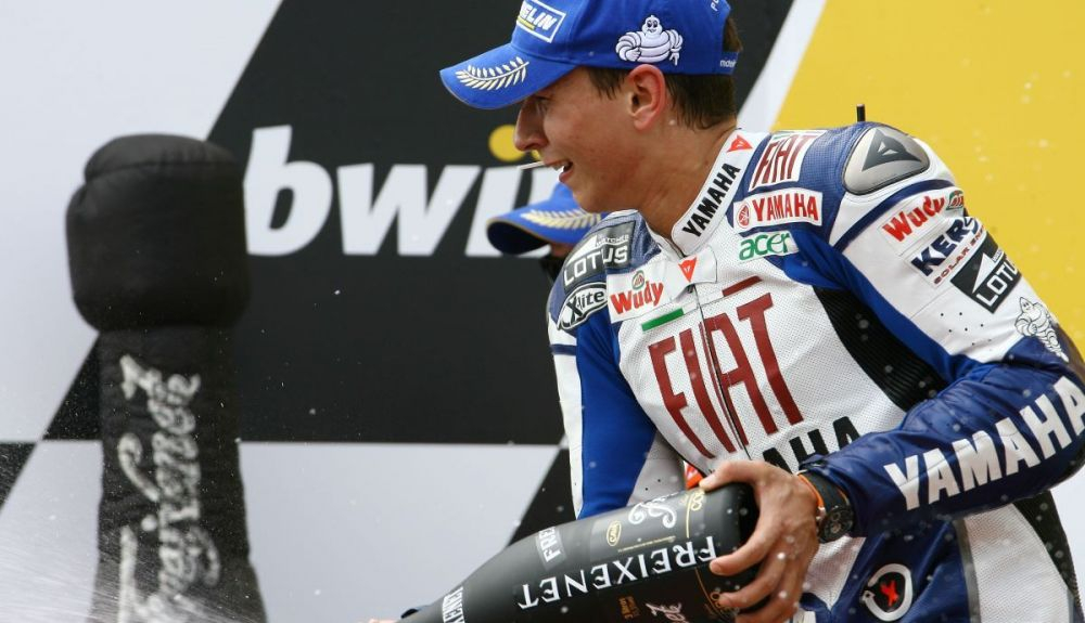 Jorge Lorenzo celebrando en Portugal 2008. Fuente: Gold & Goose Jorge Lorenzo celebrando en Portugal 2008. Fuente: Gold & Goose