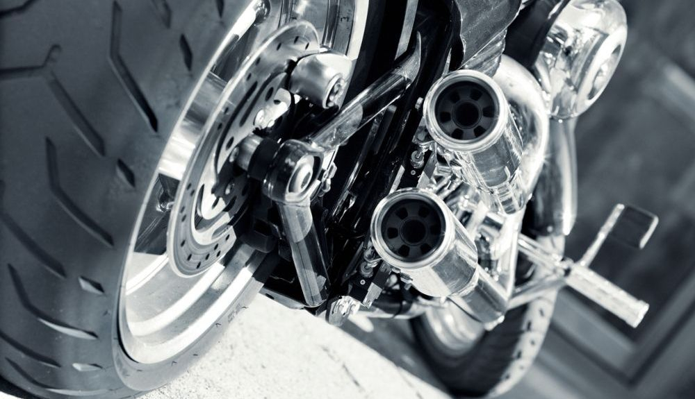 Tubo de escape de una moto, esencial para el funcionamiento del motor. Fuente: iStock.com/deepblue4you Tubo de escape de una moto, esencial para el funcionamiento del motor. Fuente: iStock.com/deepblue4you