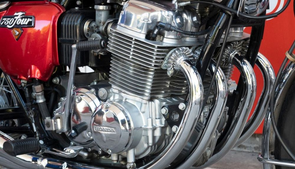 Motor de cuatro cilindros. Fuente: iStock.com / deepblue4you Motor de cuatro cilindros. Fuente: iStock.com / deepblue4you
