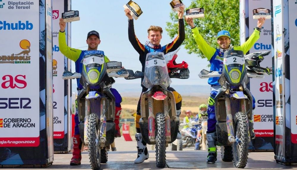 Tosha Schareina, Lorenzo Santolino y Rui Gonçalves, podio final de la Baja Aragón 2022 Tosha Schareina, Lorenzo Santolino y Rui Gonçalves, podio final de la Baja Aragón 2022
