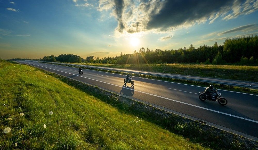 Respondemos a la pregunta de si las motos son para el verano en Hospitality Motociclismo