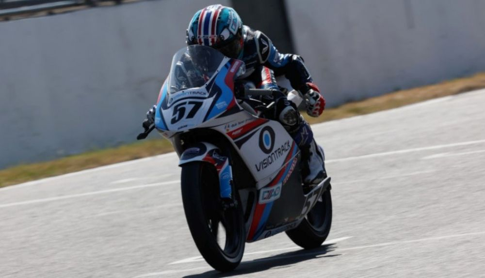 Johnny Garness arrasó en las dos carreras y es mucho más líder de la British Talent Cup Johnny Garness arrasó en las dos carreras y es mucho más líder de la British Talent Cup