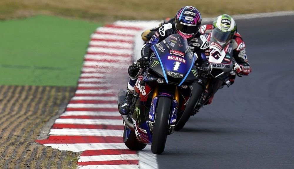 Tarran MacKenzie salva una caída ante Tommy Bridewell Tarran MacKenzie salva una caída ante Tommy Bridewell