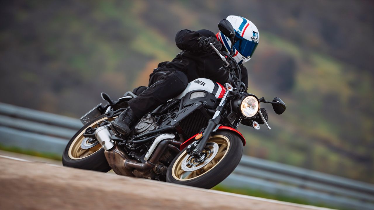 Yamaha XSR700 2022 (2)