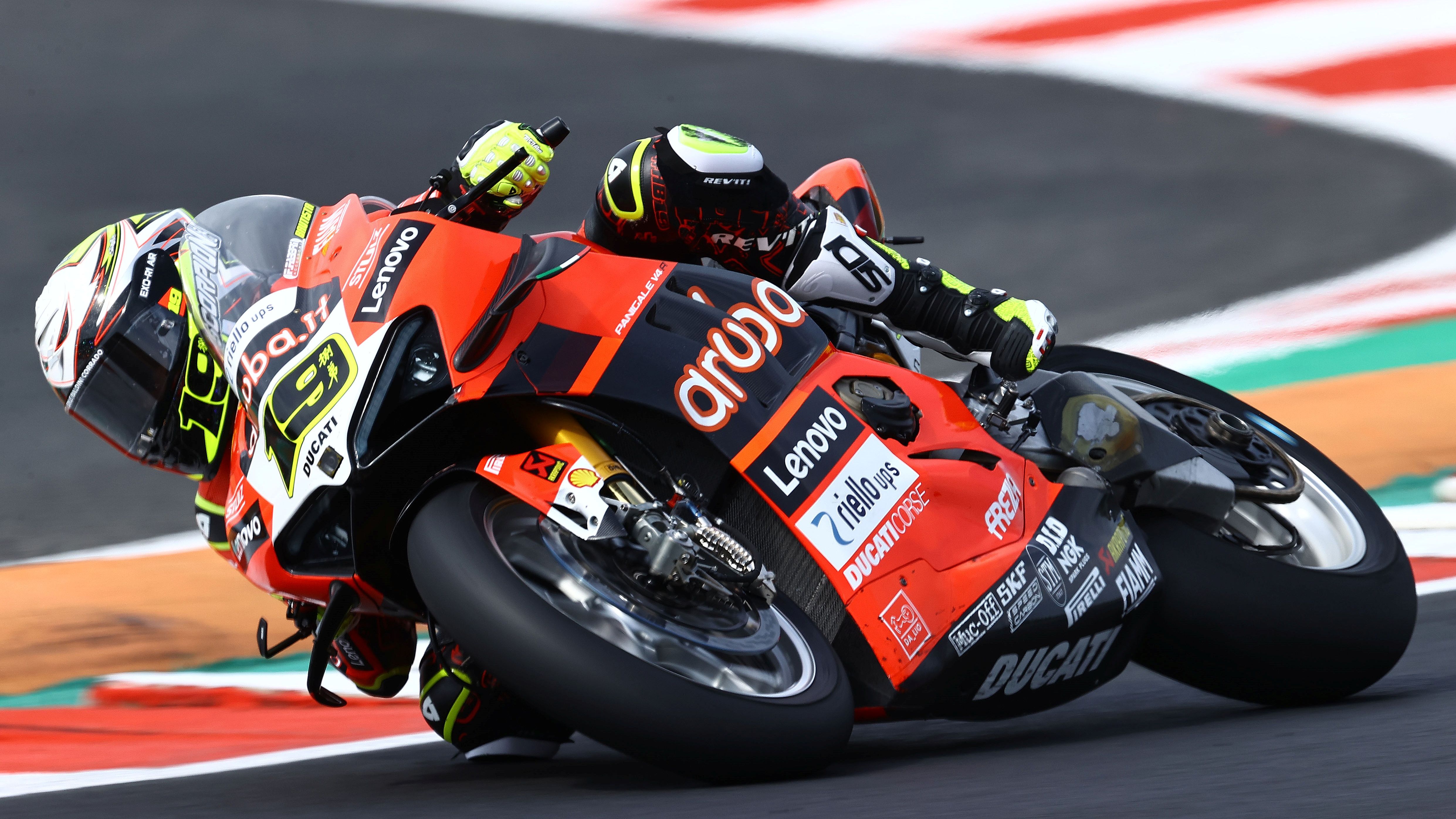 Álvaro Bautista ha logrado un gran triunfo en Most para conseguir el podio mil de Ducati en Superbike