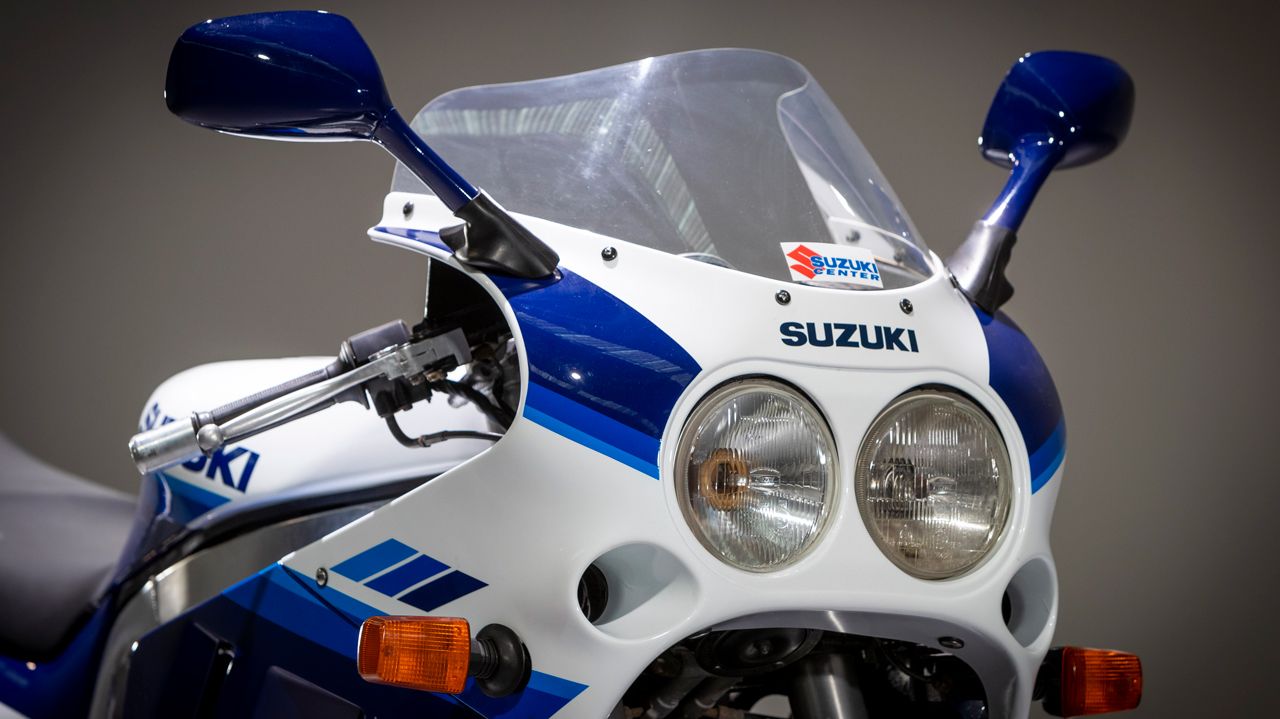 Suzuki GSX R1100 1990.