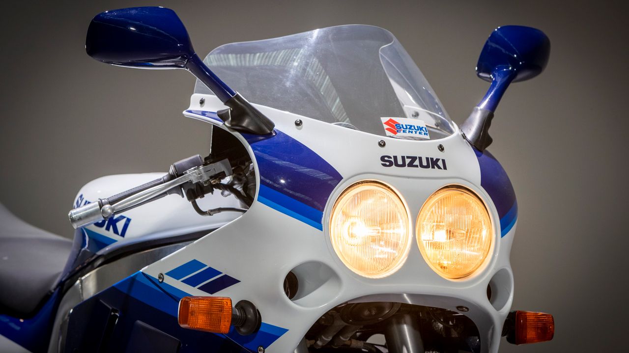 Suzuki GSX R1100 1990.