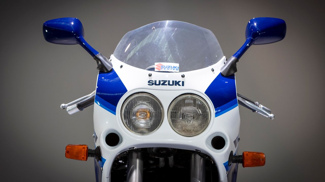 Suzuki GSX R1100 1990.