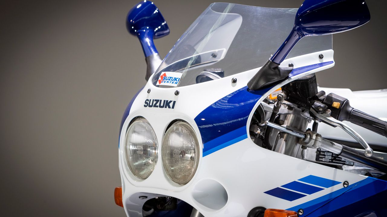 Suzuki GSX R1100 1990.