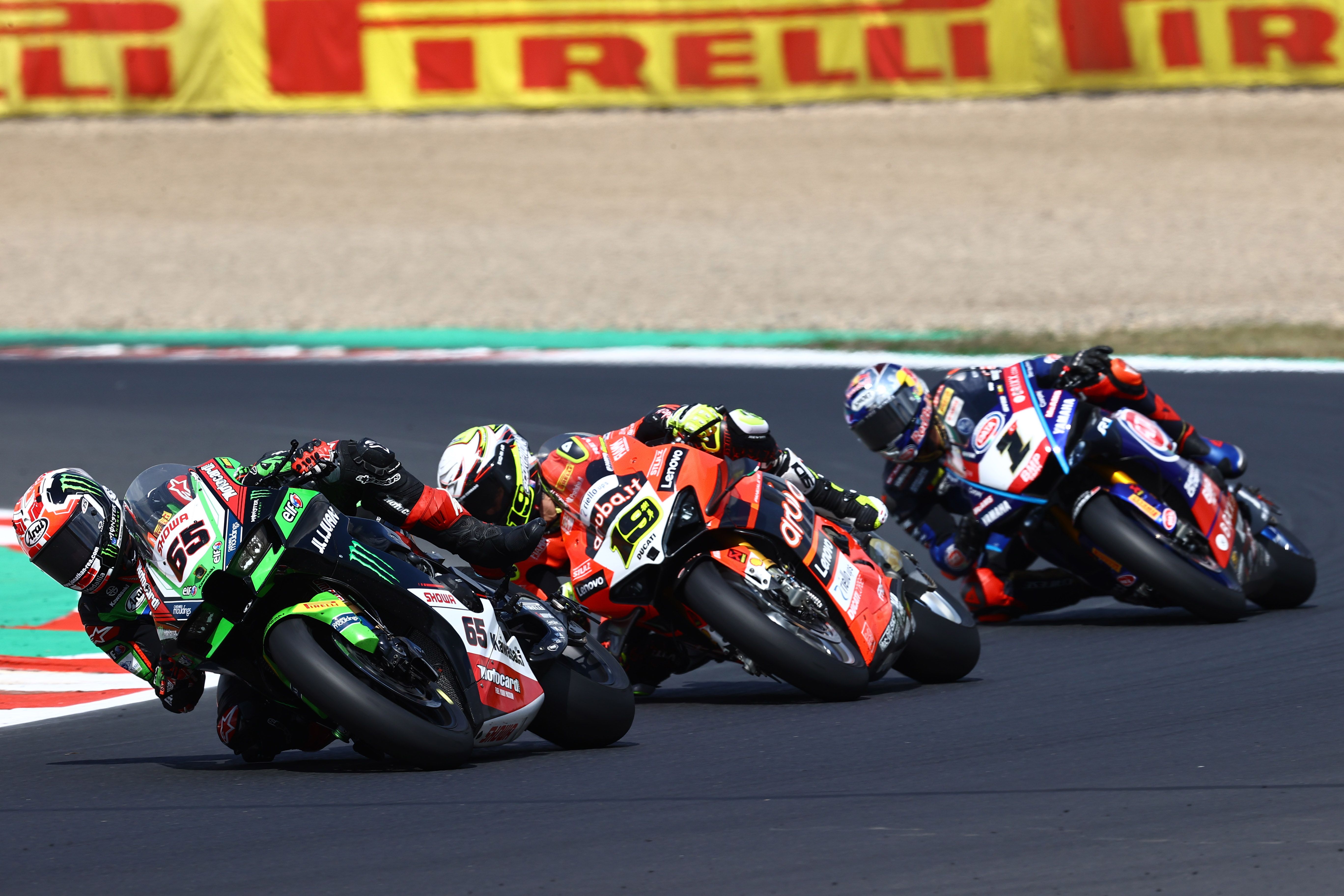 Jonathan Rea lidera delante de Álvaro Bautista y Toprak Razgatlioglu, WSBK Most 2022