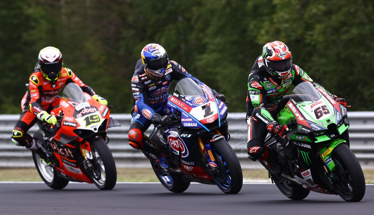 Jonathan Rea, Toprak Razgatlioglu y Álvaro Bautista frenando al mismo tiempo, WSBK Most 2022 Jonathan Rea, Toprak Razgatlioglu y Álvaro Bautista frenando al mismo tiempo, WSBK Most 2022