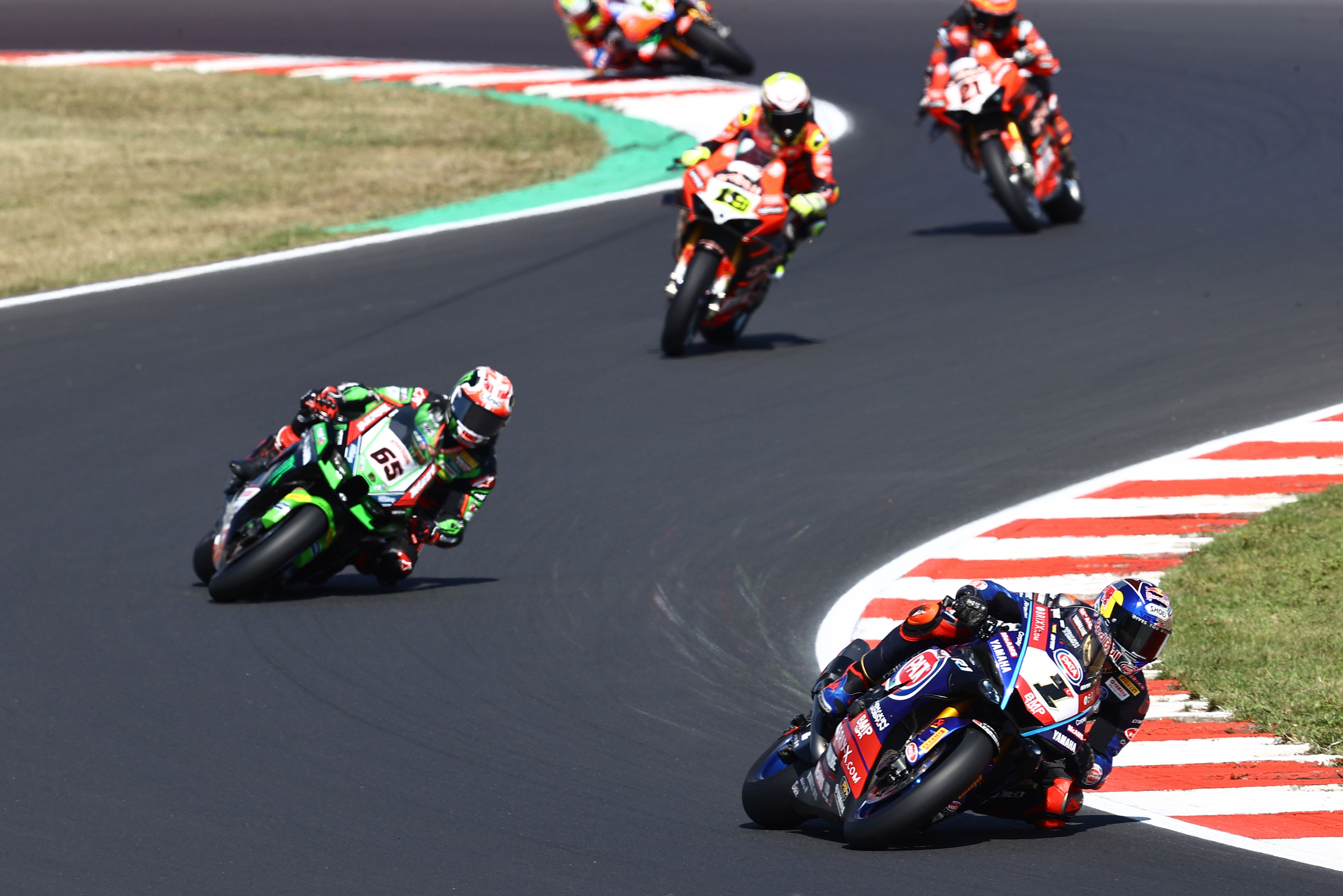 Toprak Razgatlioglu se escapa de Jonathan Rea y Álvaro Bautista, WSBK Most 2022