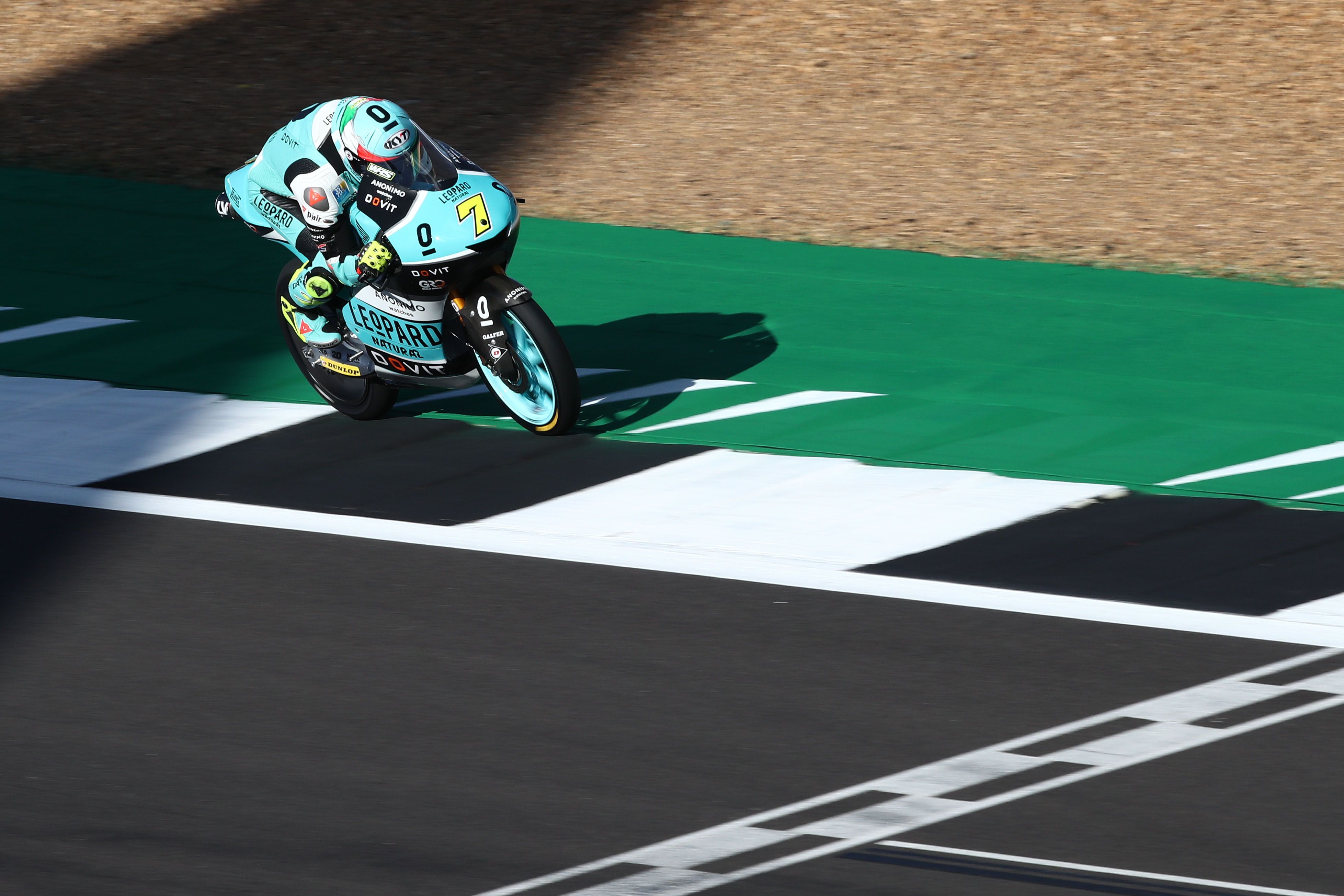Dennis Foggia gana la lotería de Moto3 en Silverstone y se reengancha al campeonato