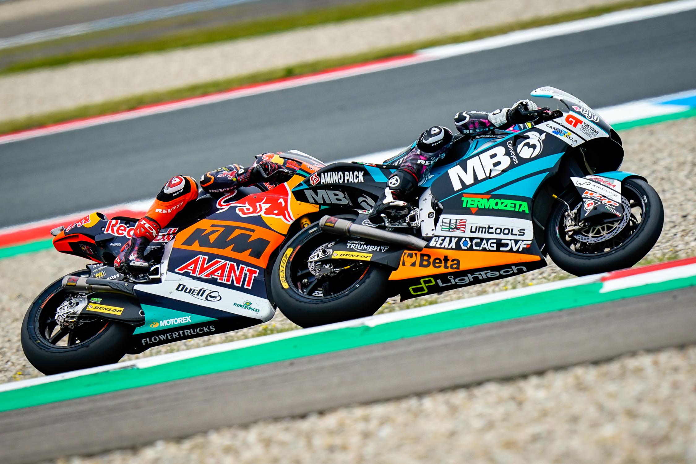 Augusto Fernandez rompe la defensa numantina de Alonso López y gana en Moto2