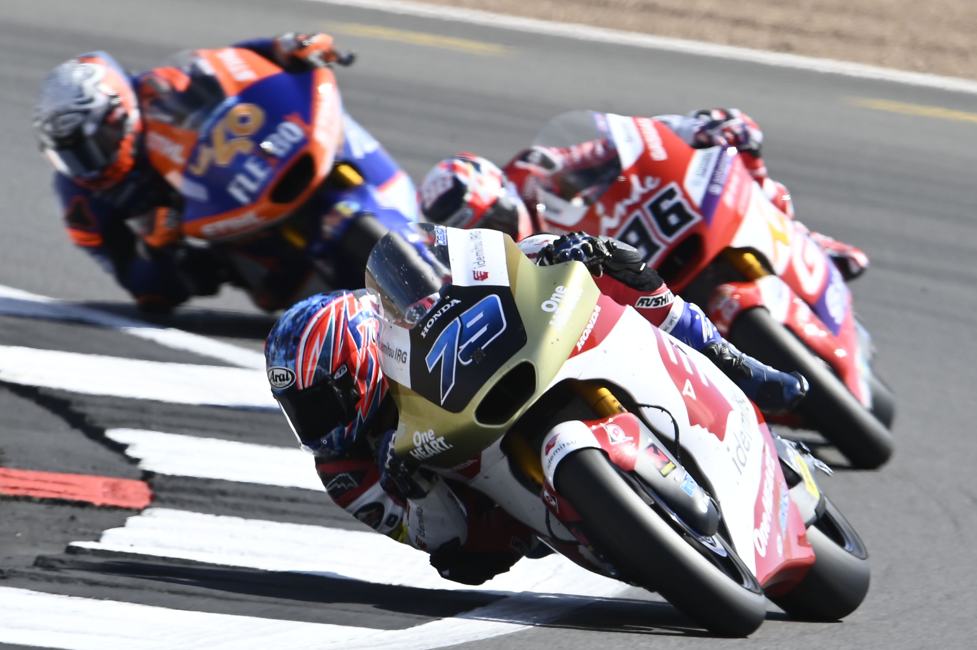 Ai Ogura seguido por Jake Dixon y Arón Canet, Moto2 Silverstone 2022
