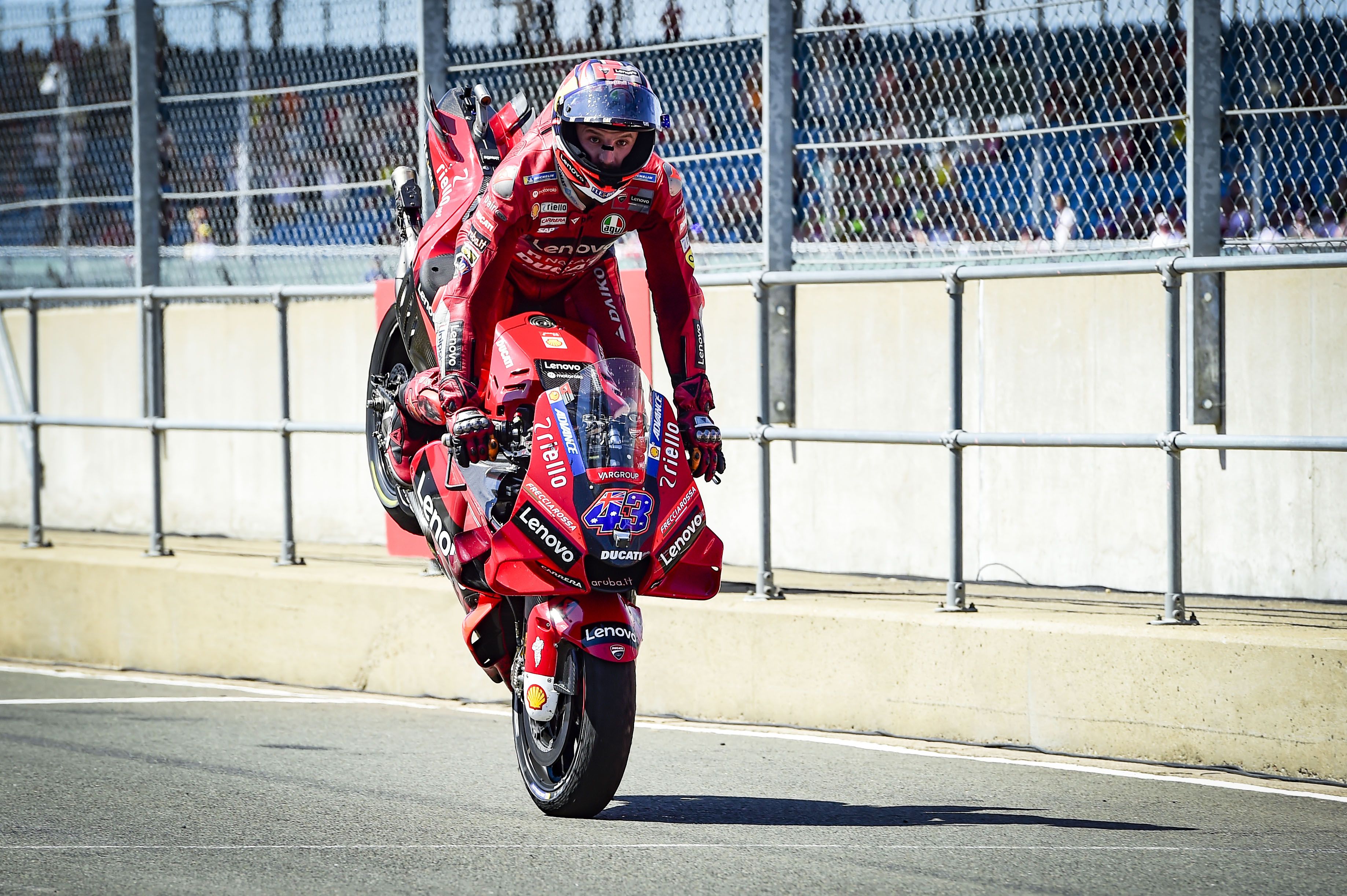 Jack Miller celebra su podio con un invertido, MotoGP Silverstone 2022