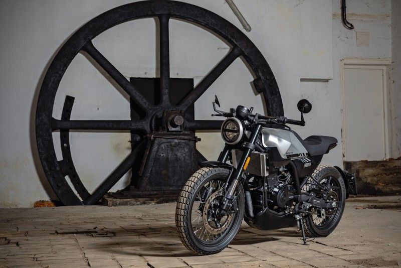 Brixton Crossfire 125 (2)