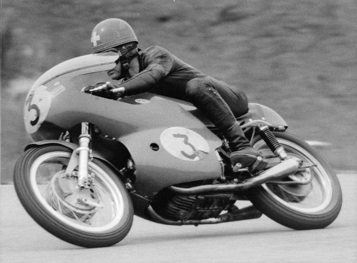 Gyula Marzovsky con la Linto de 500 cc en Le Mans. Fuente: Maurice Büla © FIM