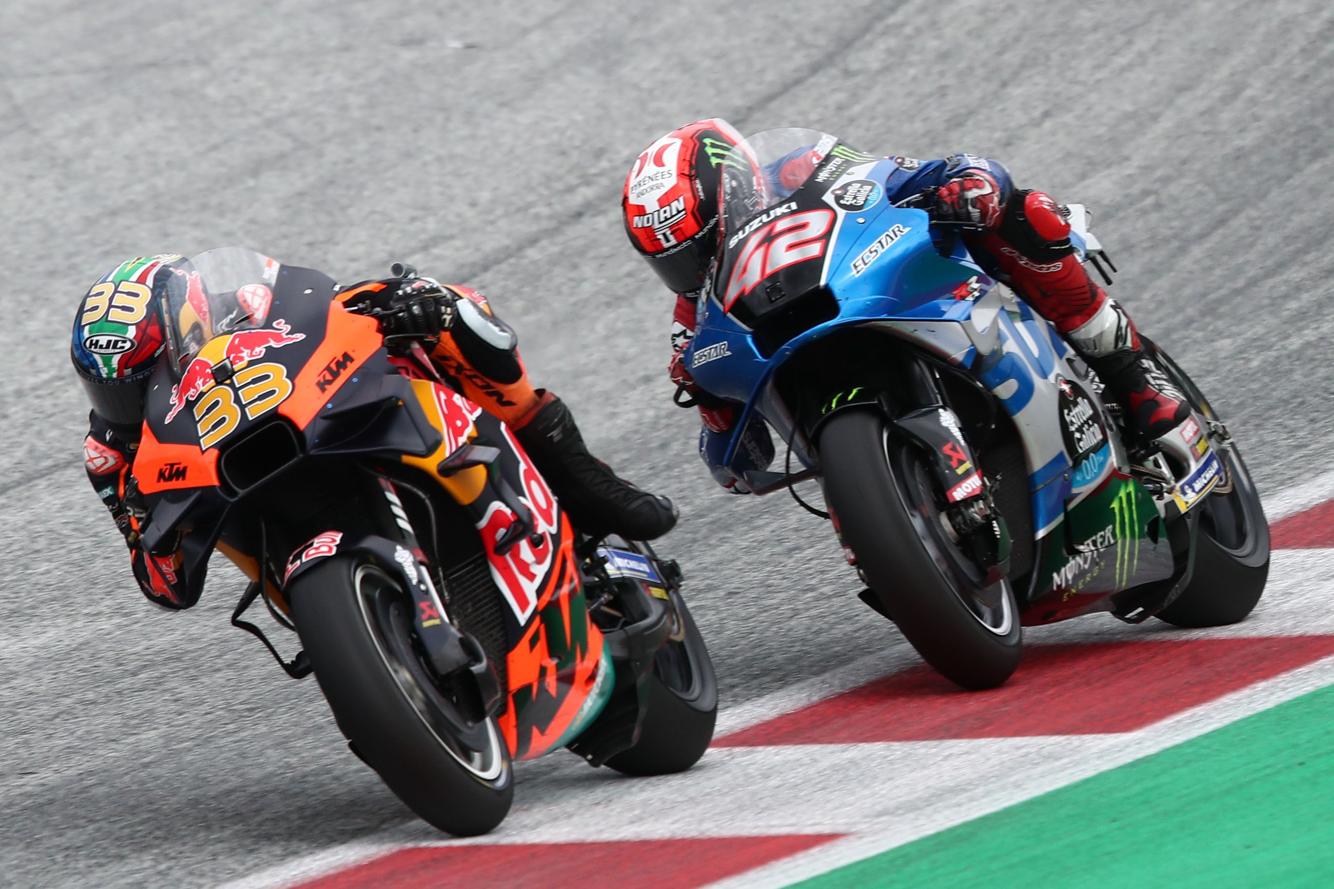 Brad Binder con Álex Rins totalmente pegado, MotoGP Austria 2022
