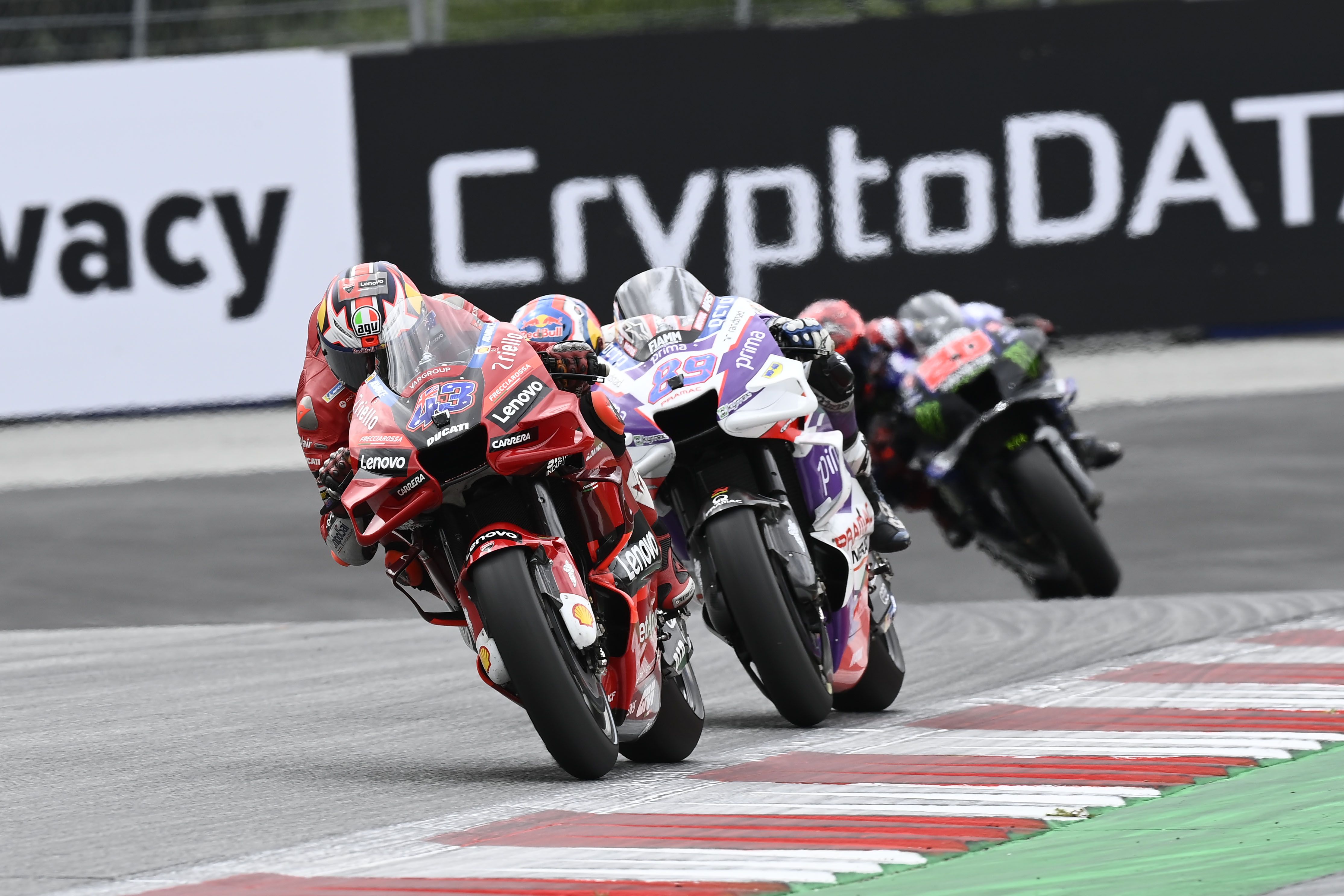 Jack Miller y Jorge Martín con Fabio Quartararo al fondo, MotoGP Austria 2022